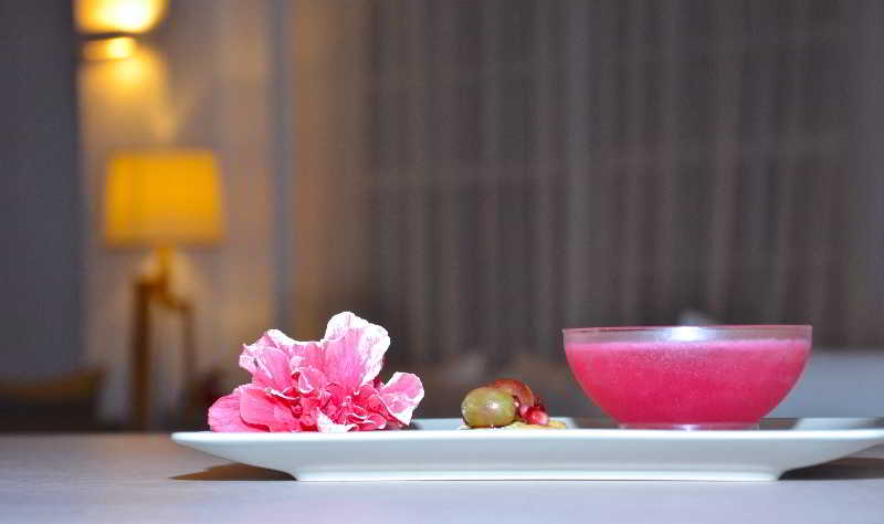 Ino Hotel & Suites