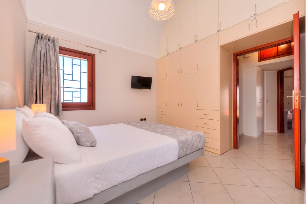 Akrotiri Apartments