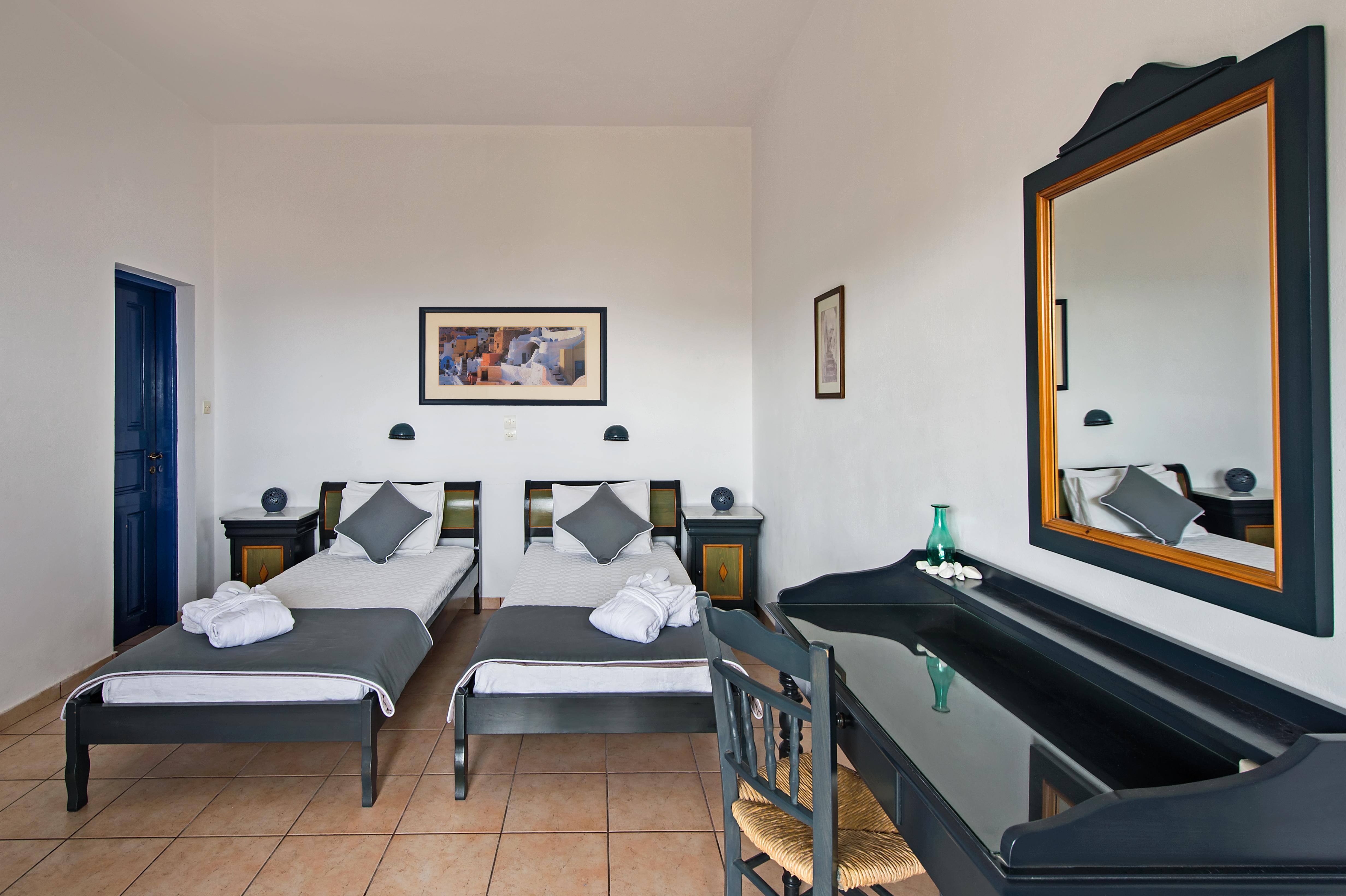 Apanemo Hotel And Suites