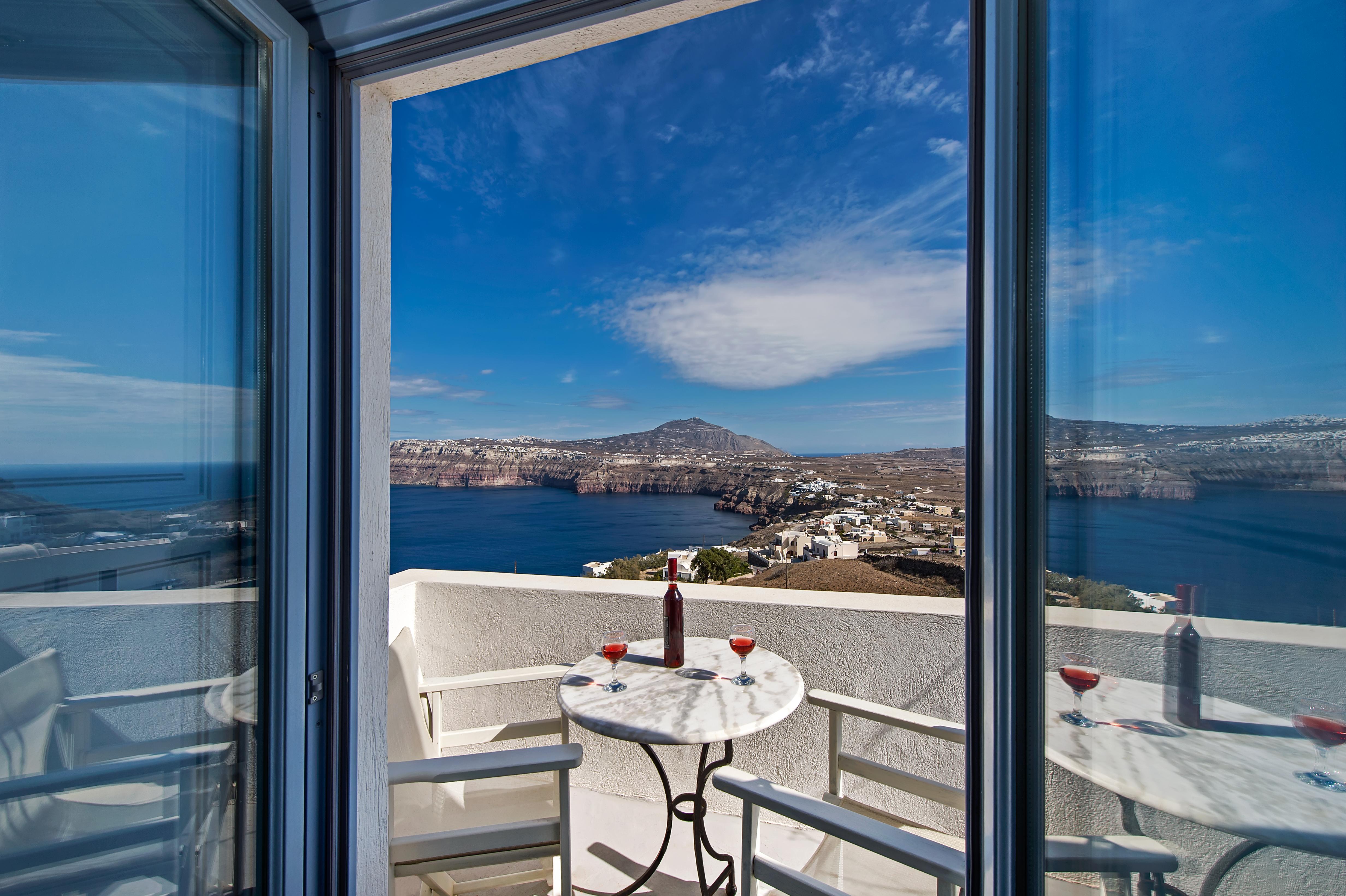 Apanemo Hotel And Suites