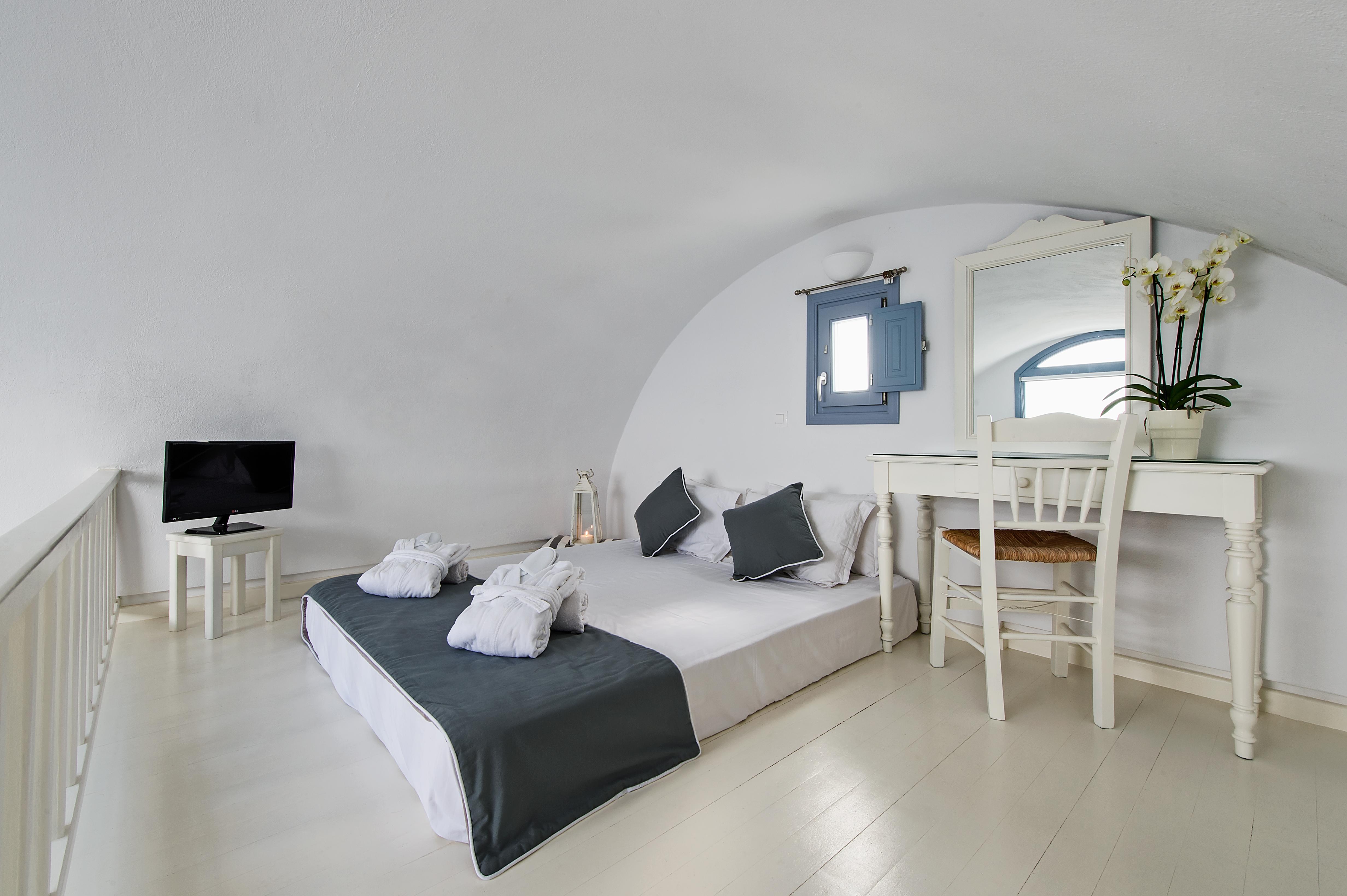 Apanemo Hotel And Suites