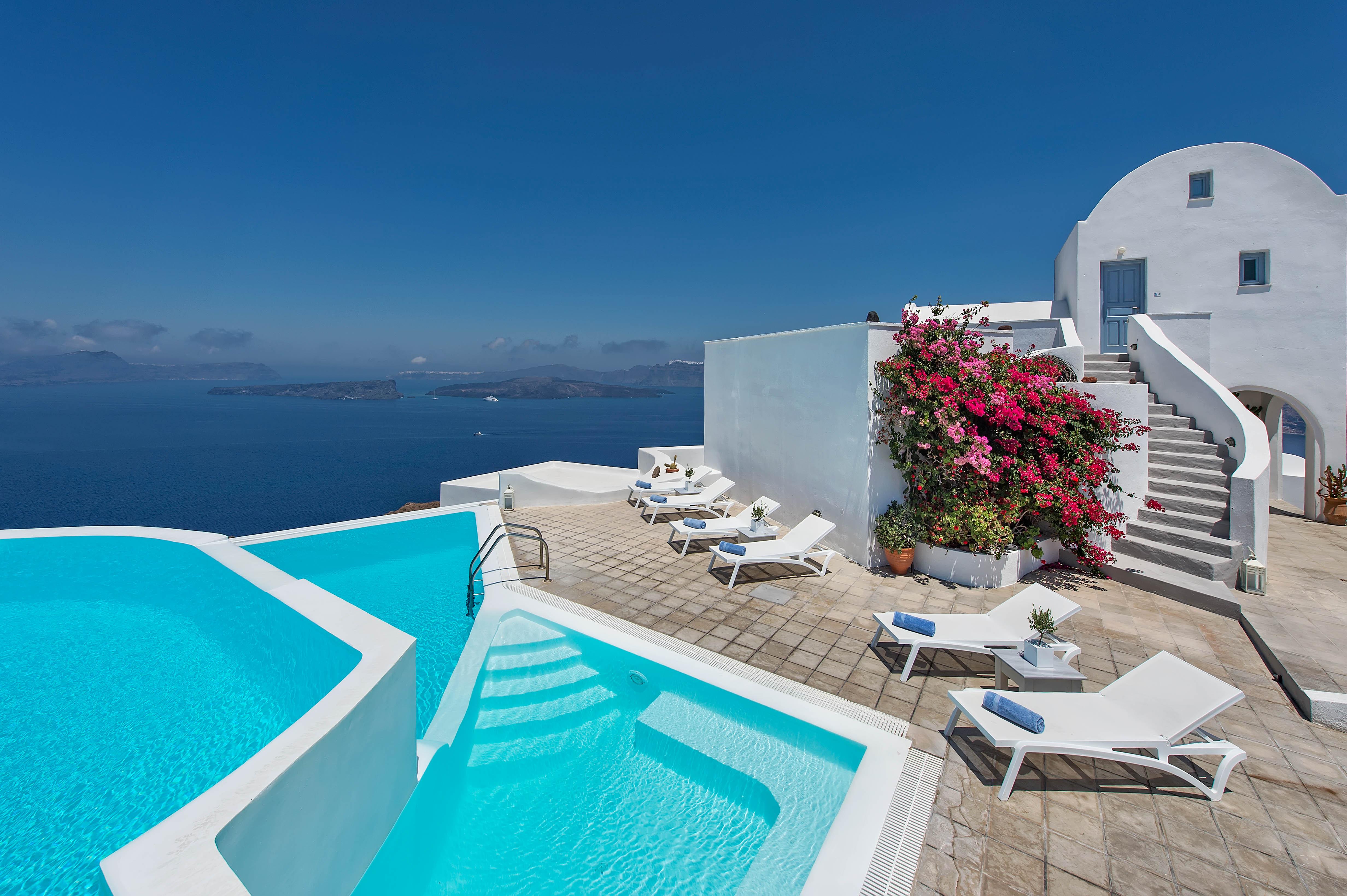 Apanemo Hotel And Suites