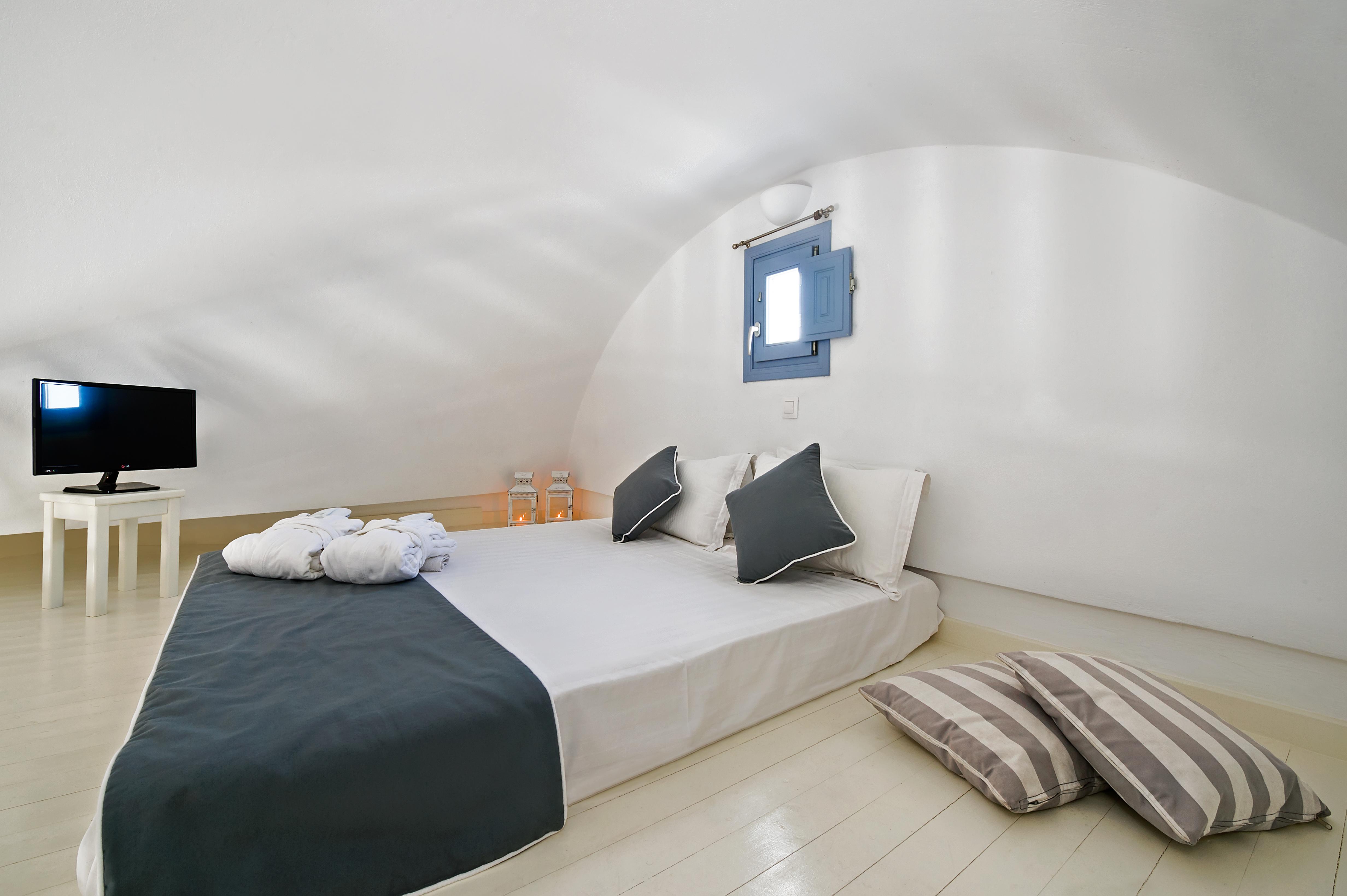 Apanemo Hotel And Suites