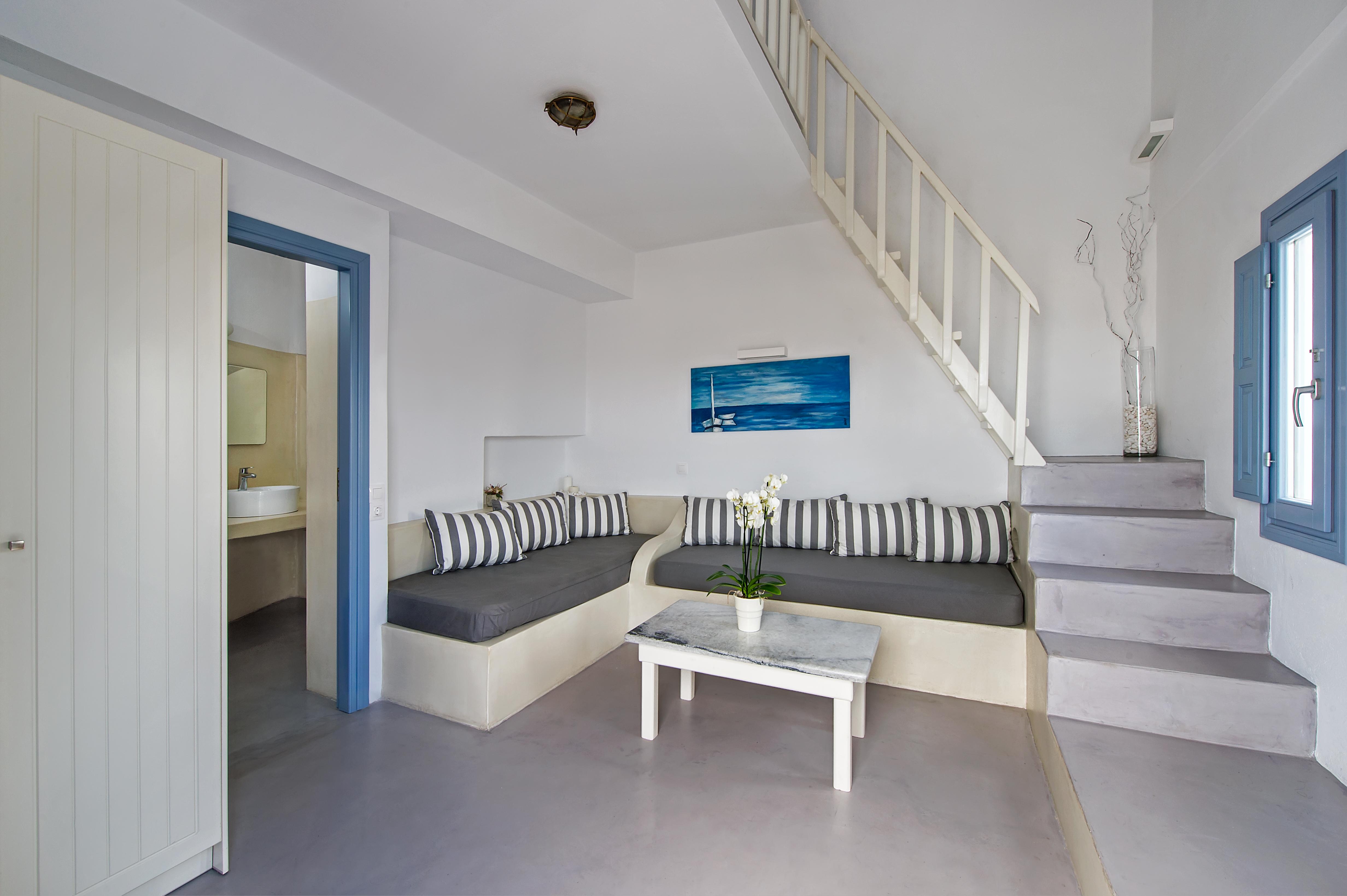 Apanemo Hotel And Suites
