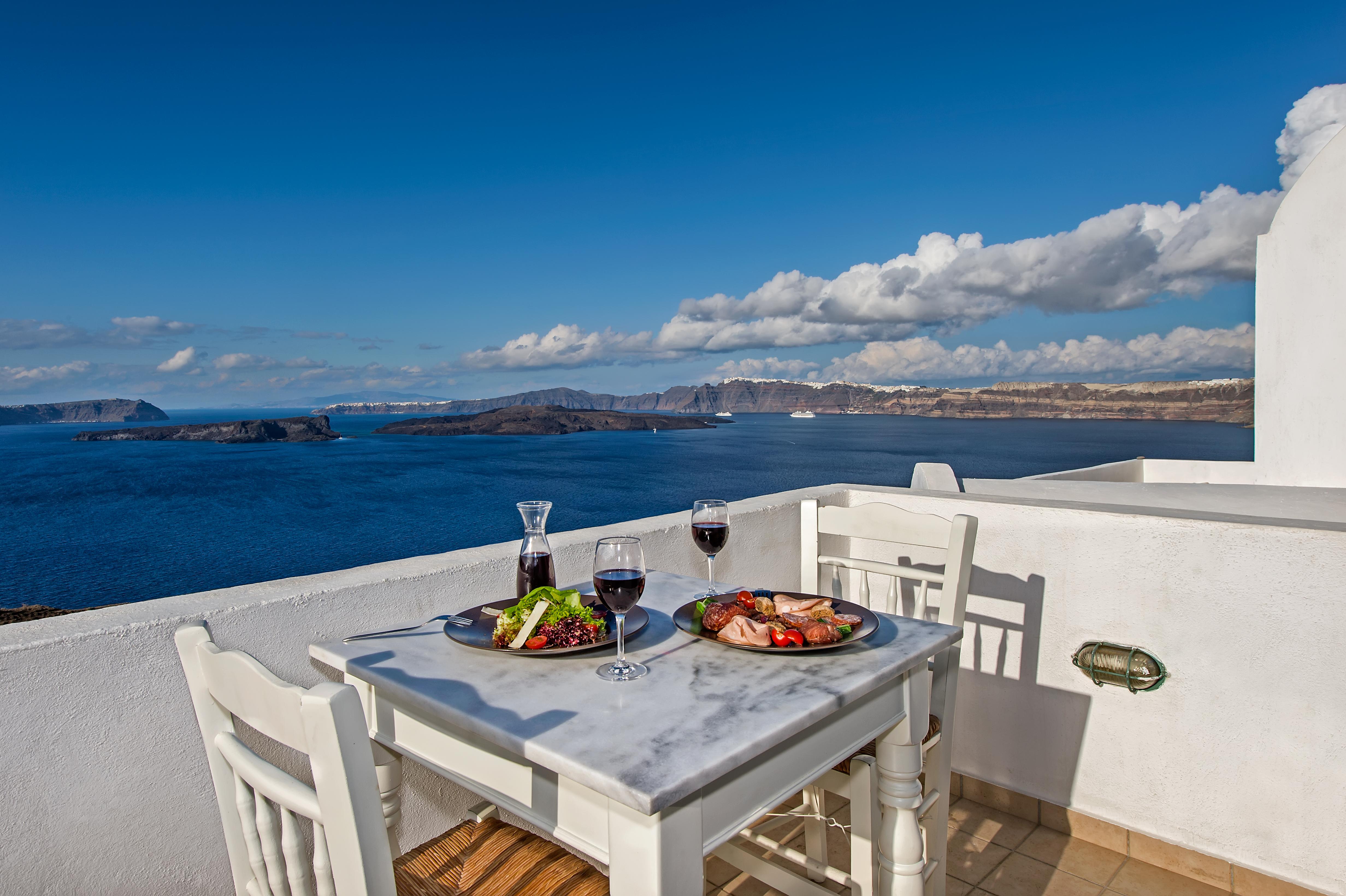 Apanemo Hotel And Suites