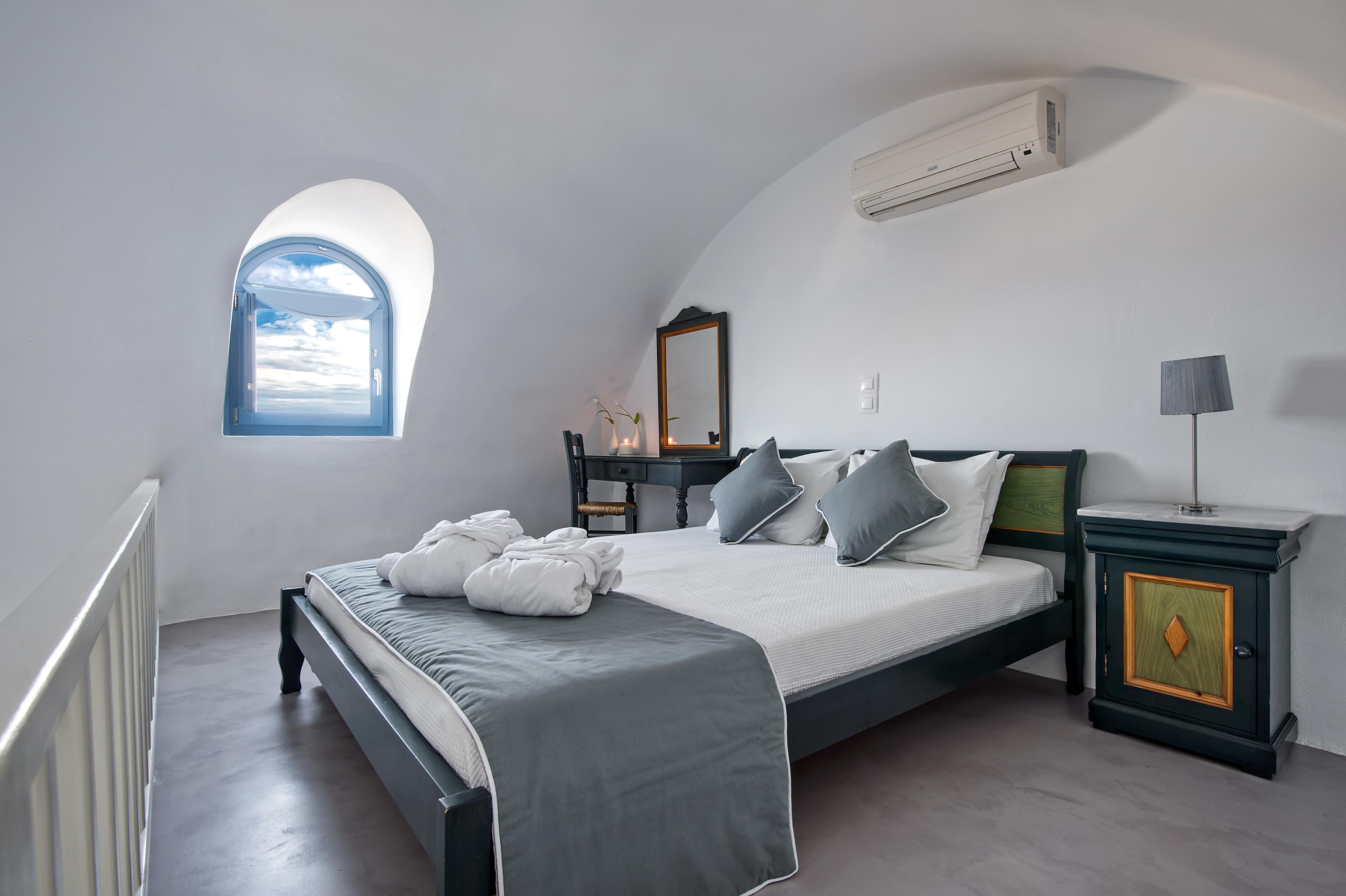 Apanemo Hotel And Suites
