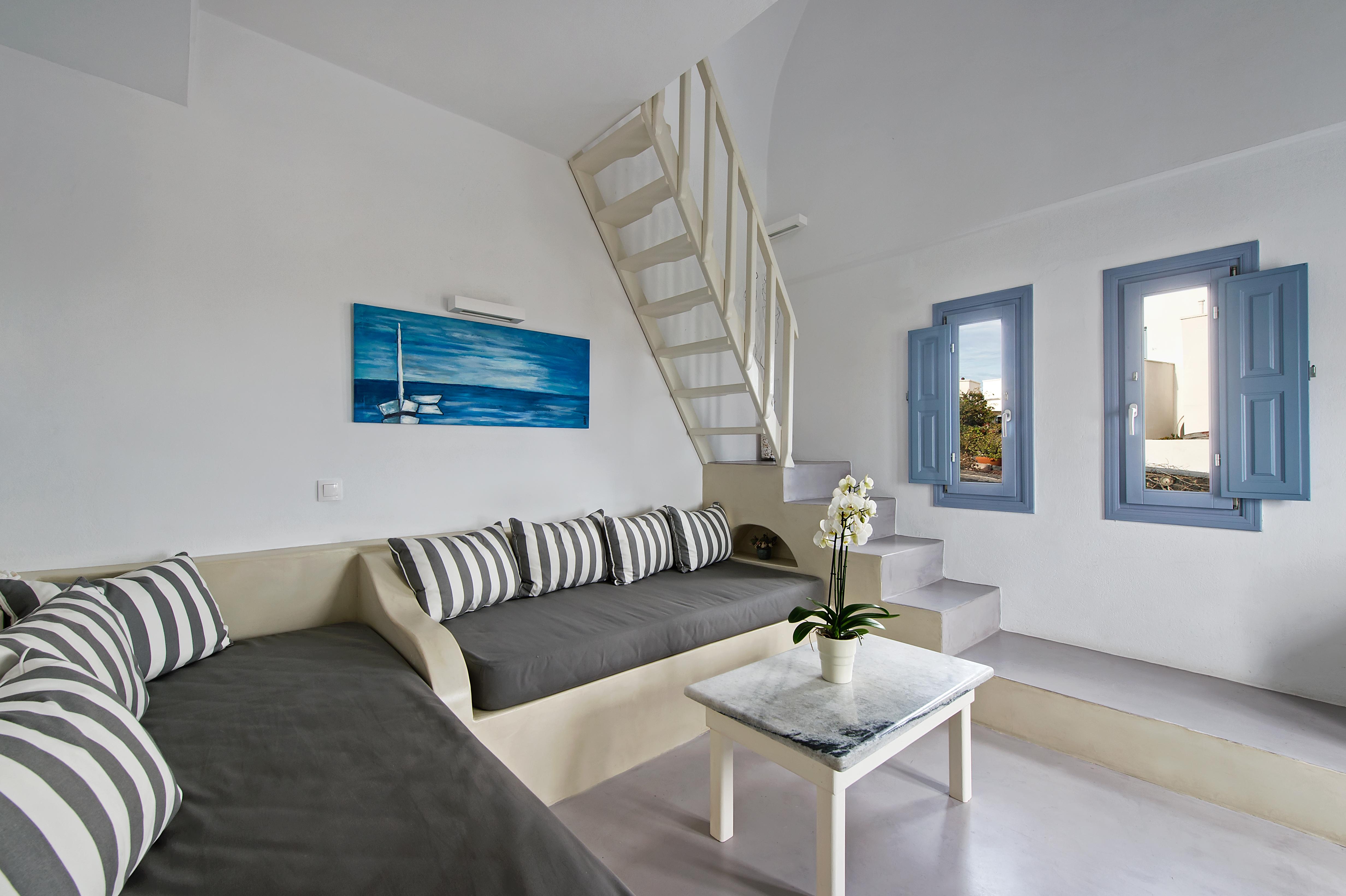 Apanemo Hotel And Suites
