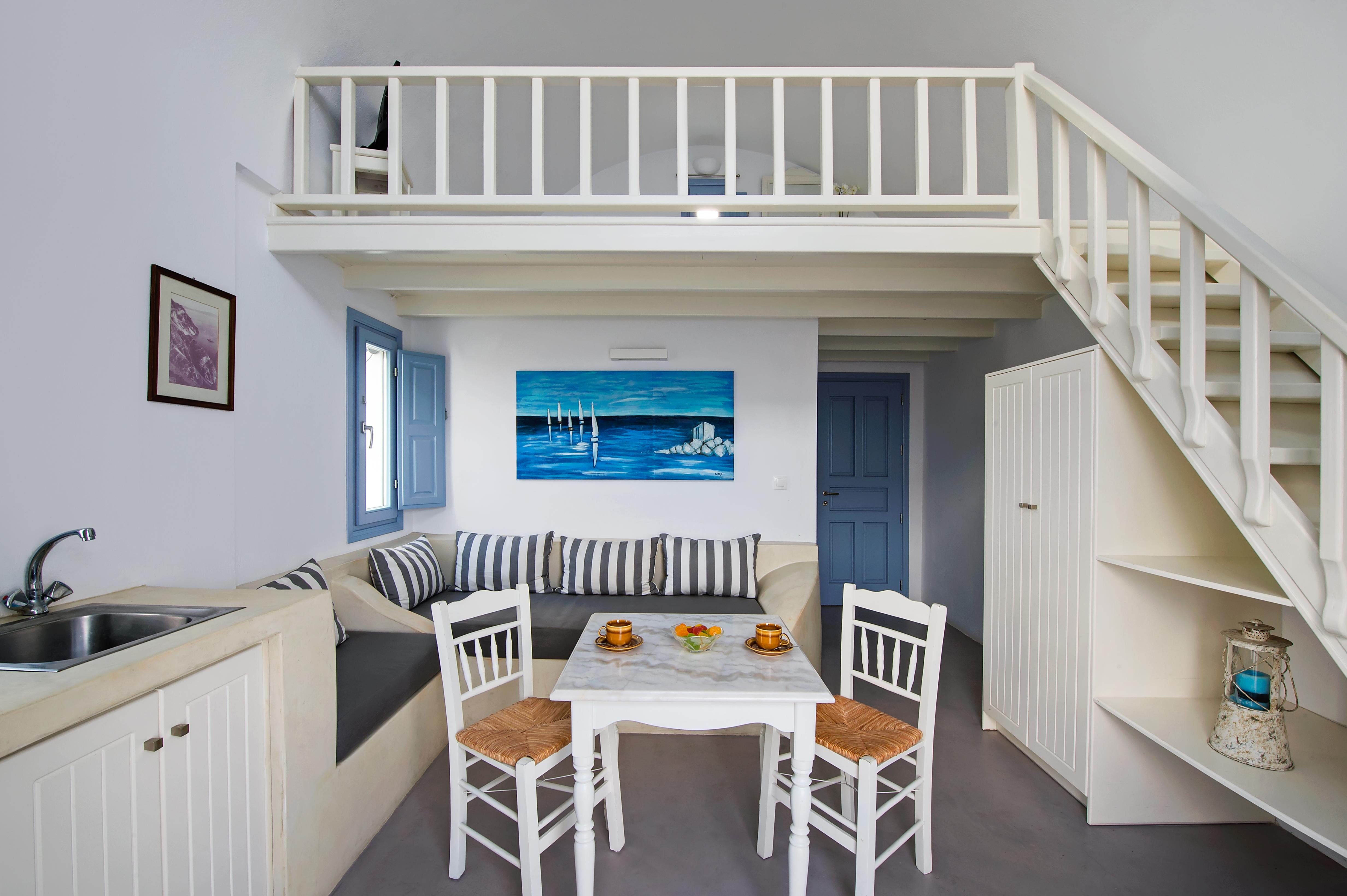 Apanemo Hotel And Suites