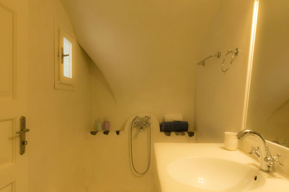 Linos Suites