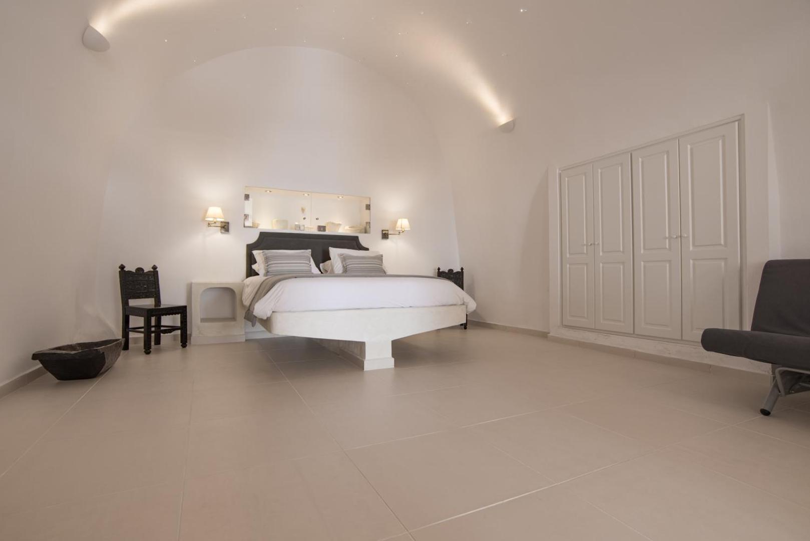 Dimitrios Cave House