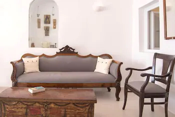 Dimitrios Cave House