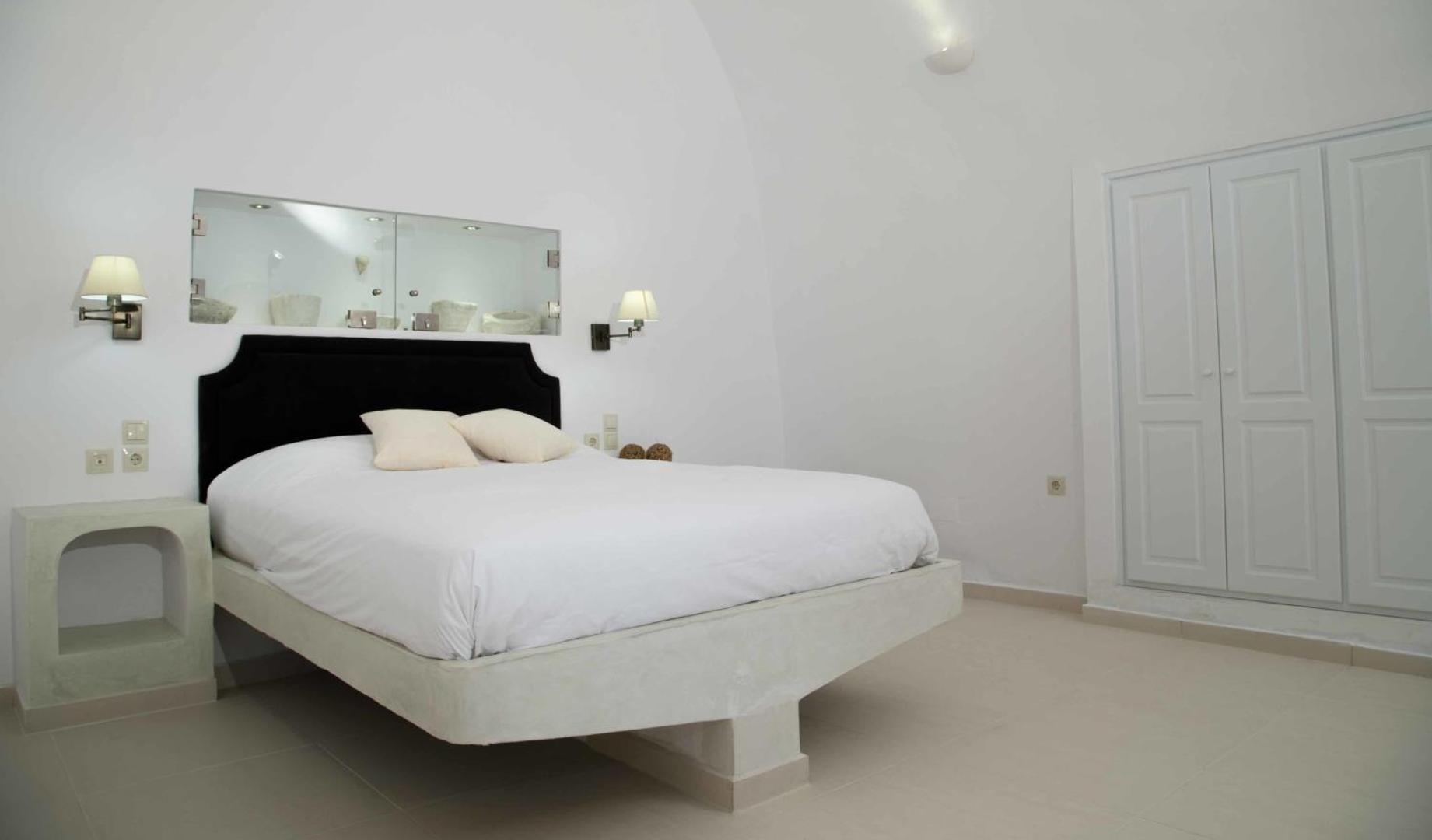 Dimitrios Cave House