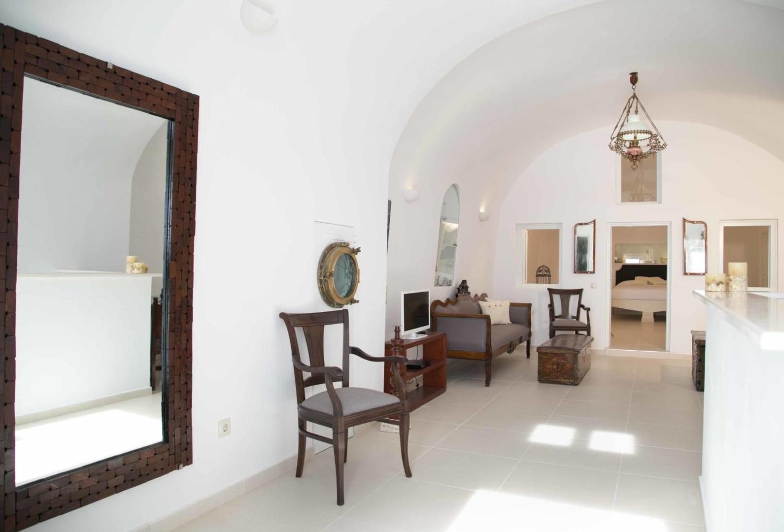 Dimitrios Cave House