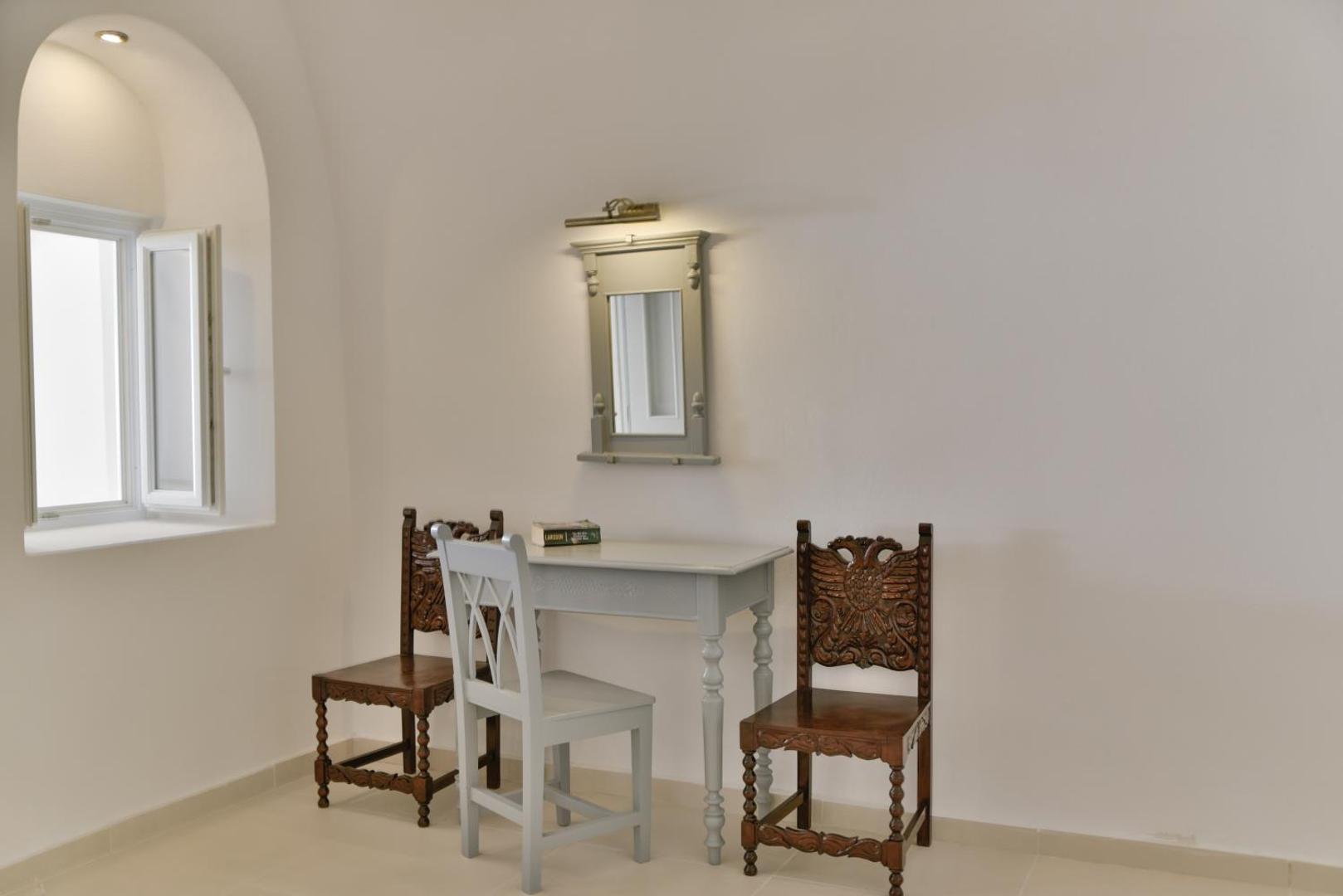 Dimitrios Cave House