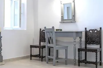 Dimitrios Cave House