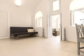 Dimitrios Cave House