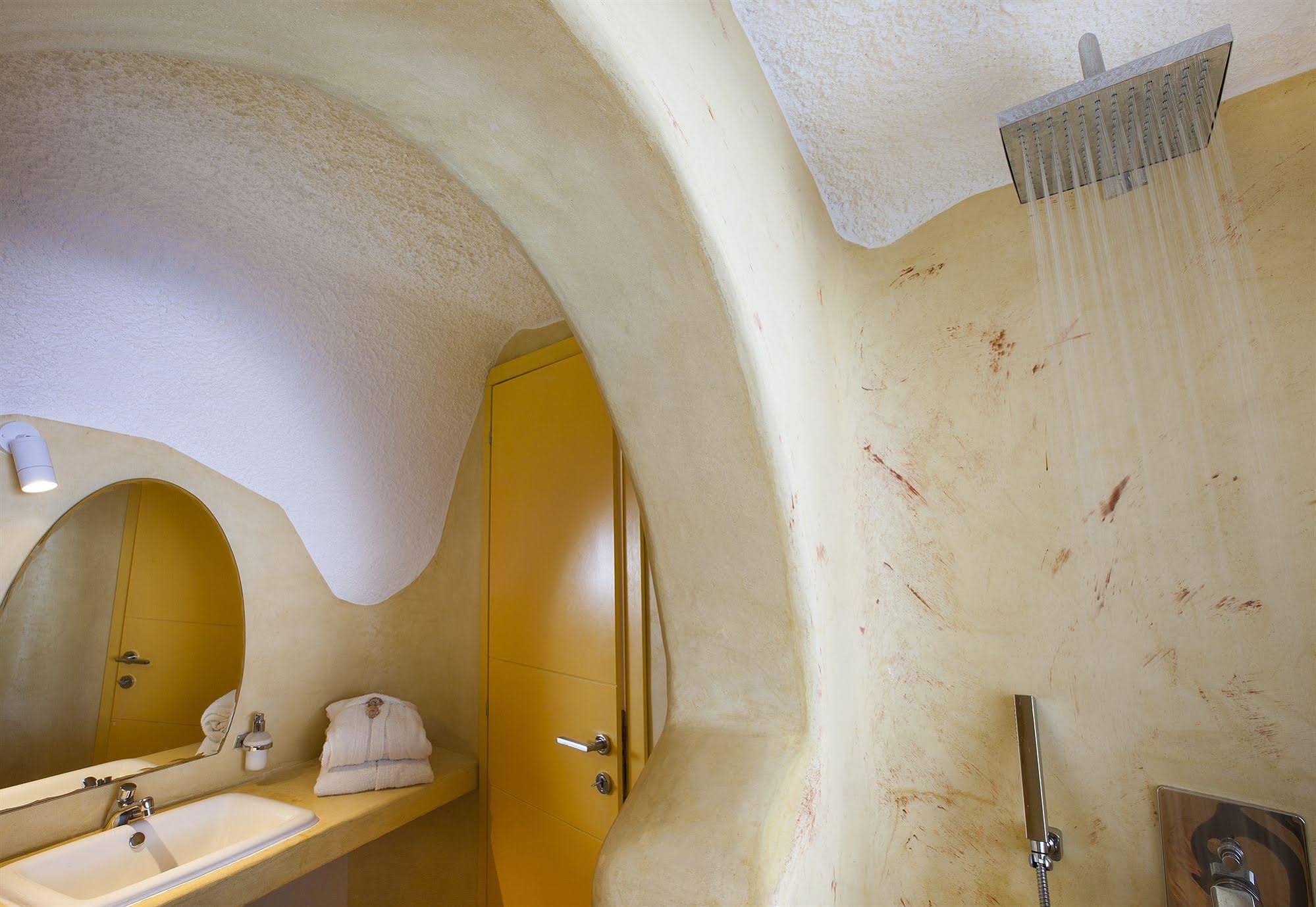 Abyssanto Suites & Spa