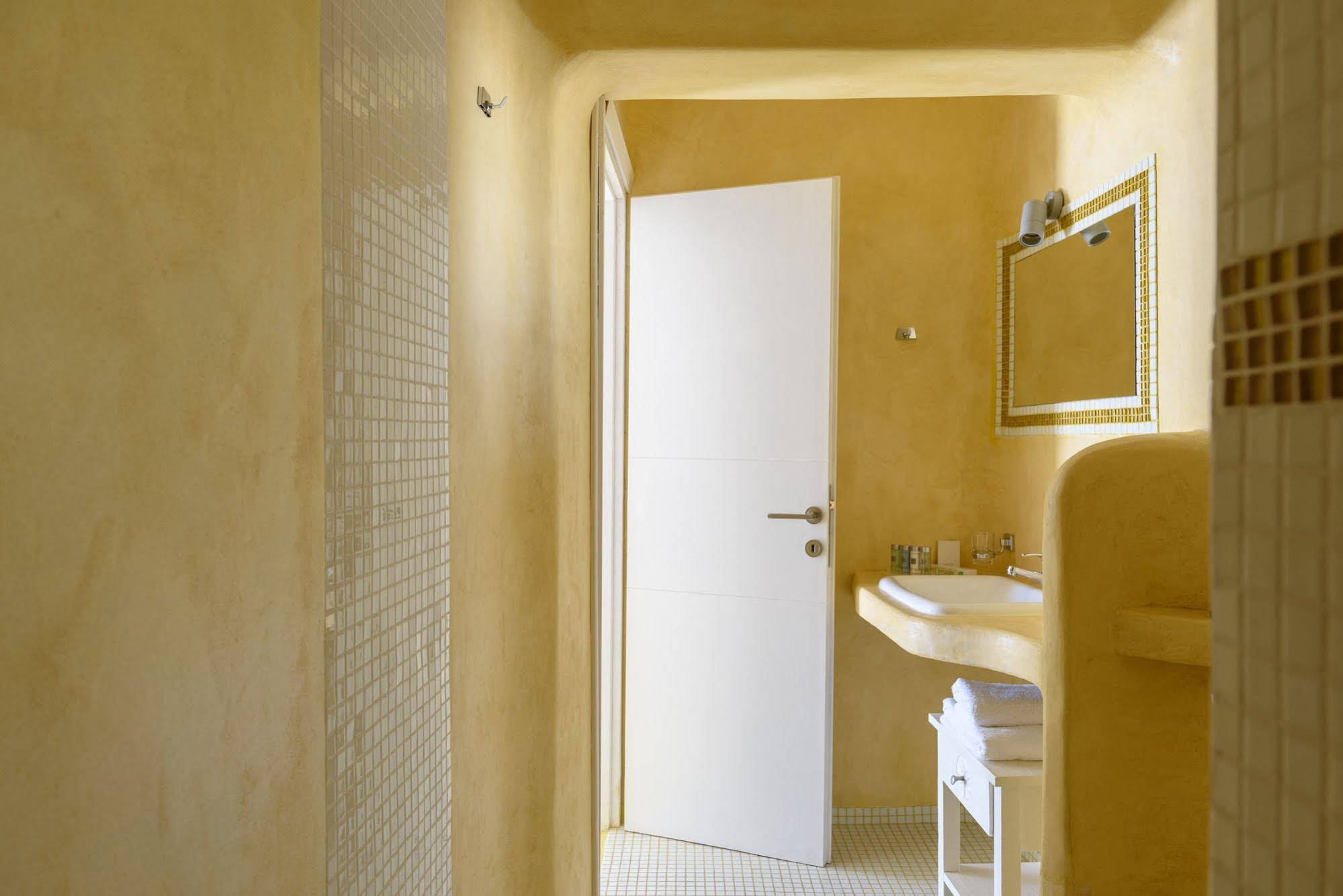 Abyssanto Suites & Spa