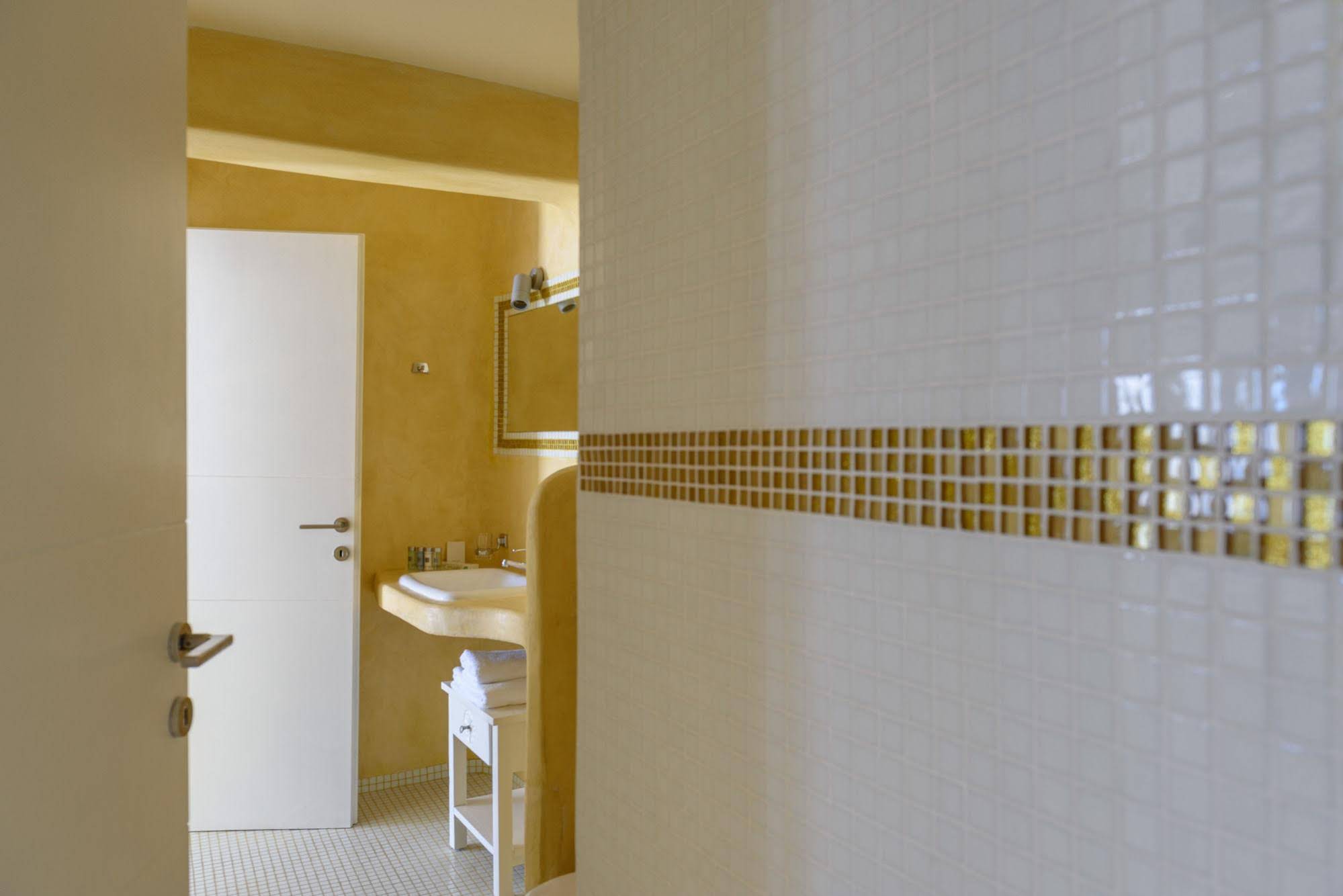Abyssanto Suites & Spa