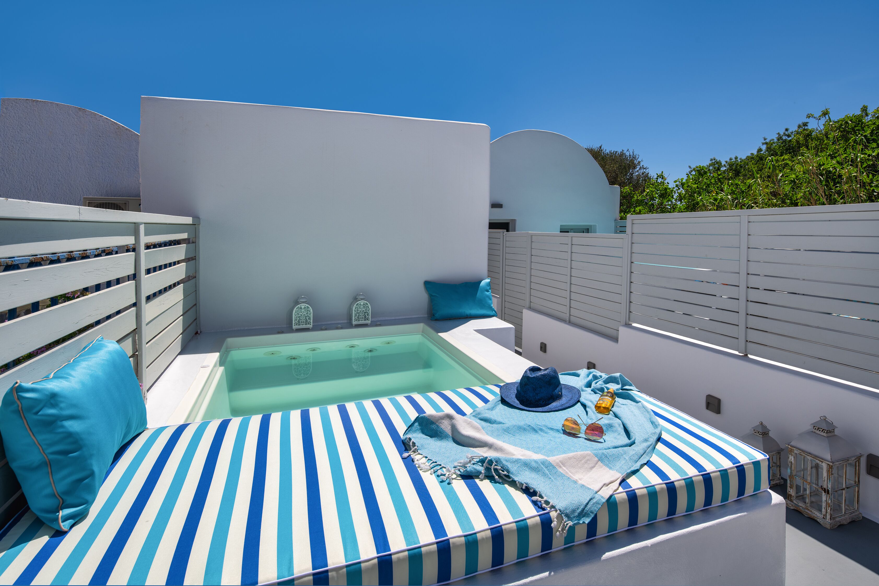 Amoramelia Suites
