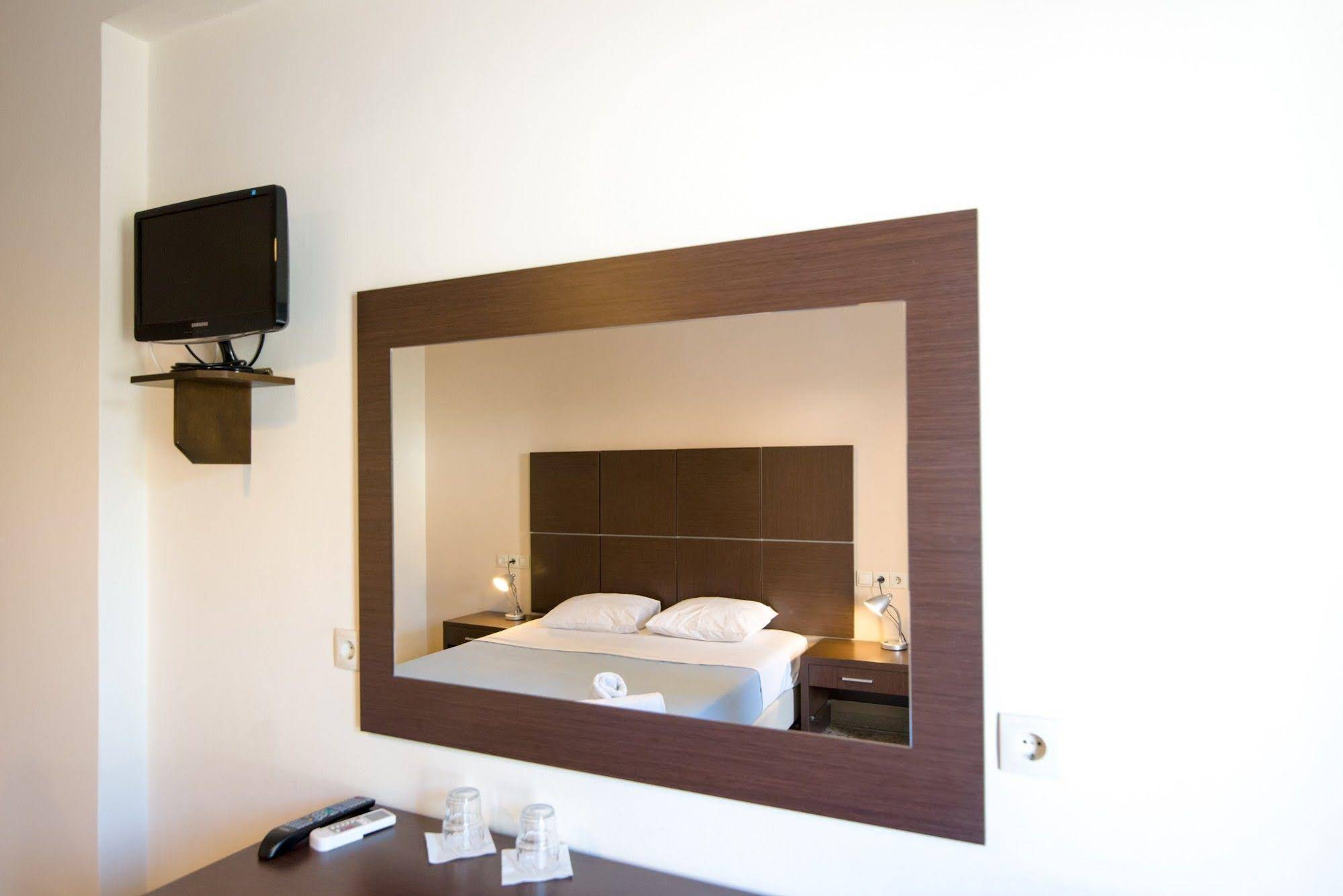 Kamari Blu Boutique Hotel