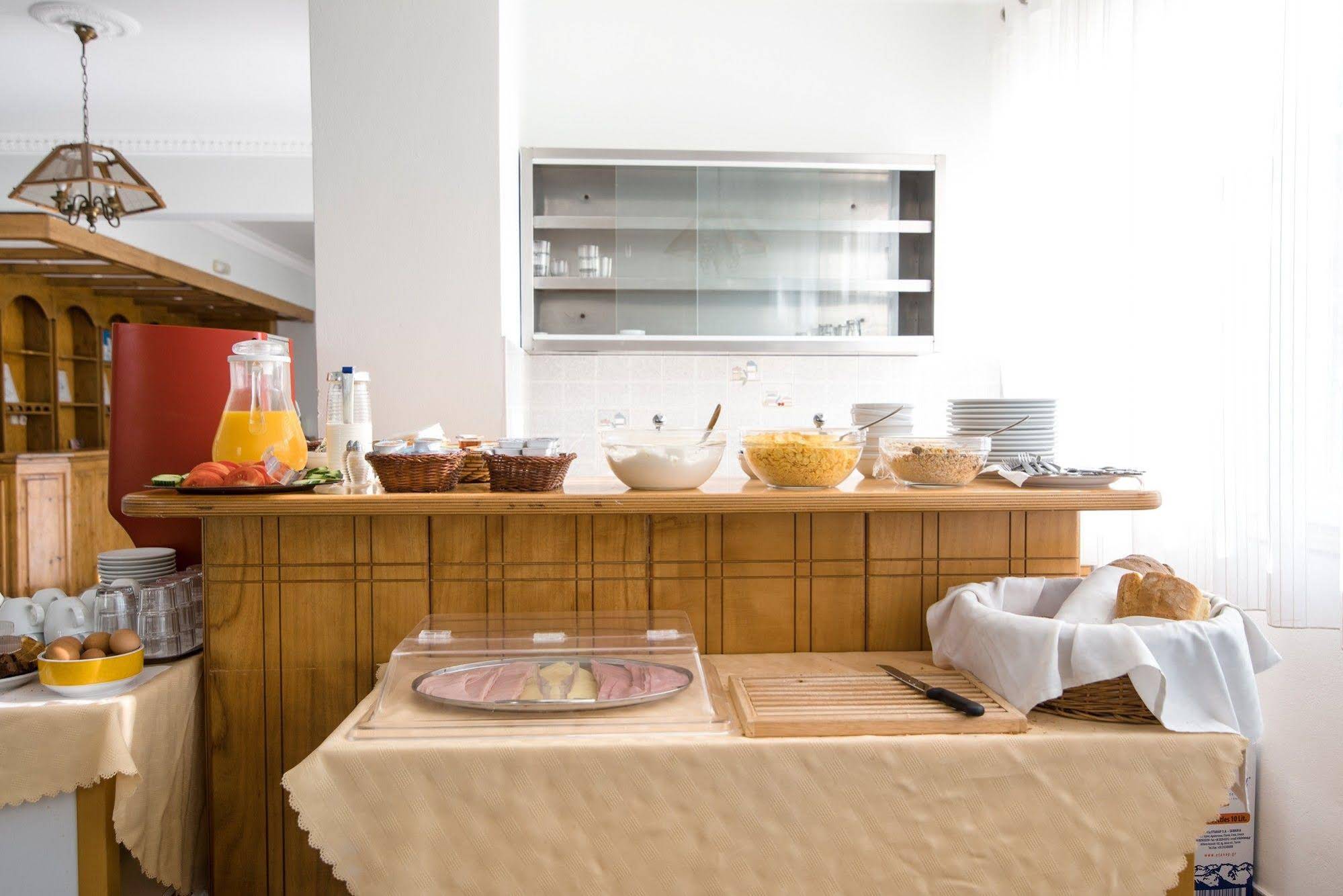 Kamari Blu Boutique Hotel