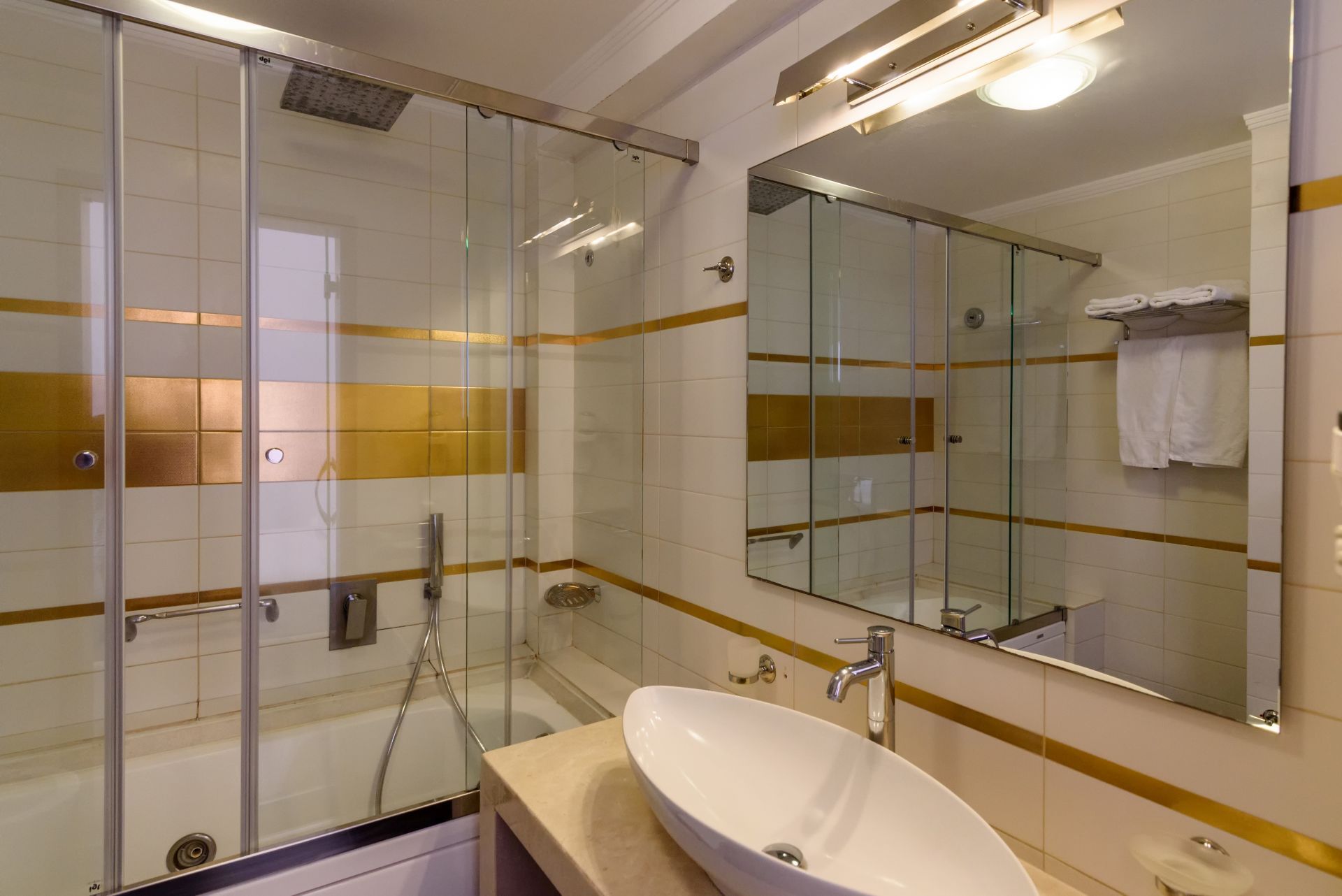 La Mer Deluxe Hotel & Spa