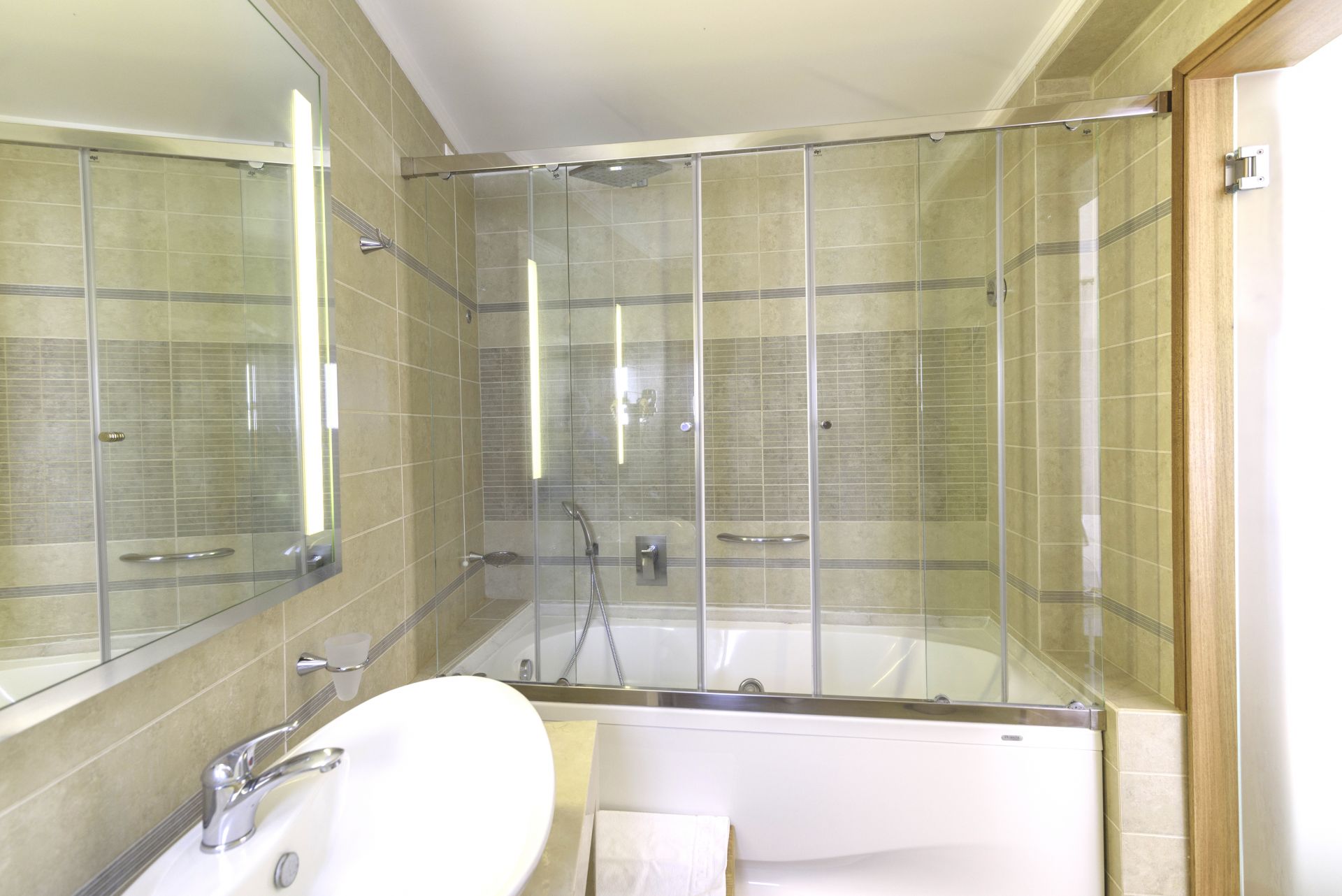 La Mer Deluxe Hotel & Spa