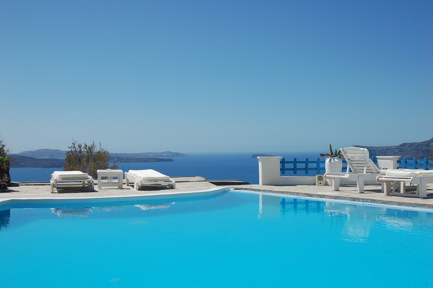 Mr & Mrs White Oia - Santorini