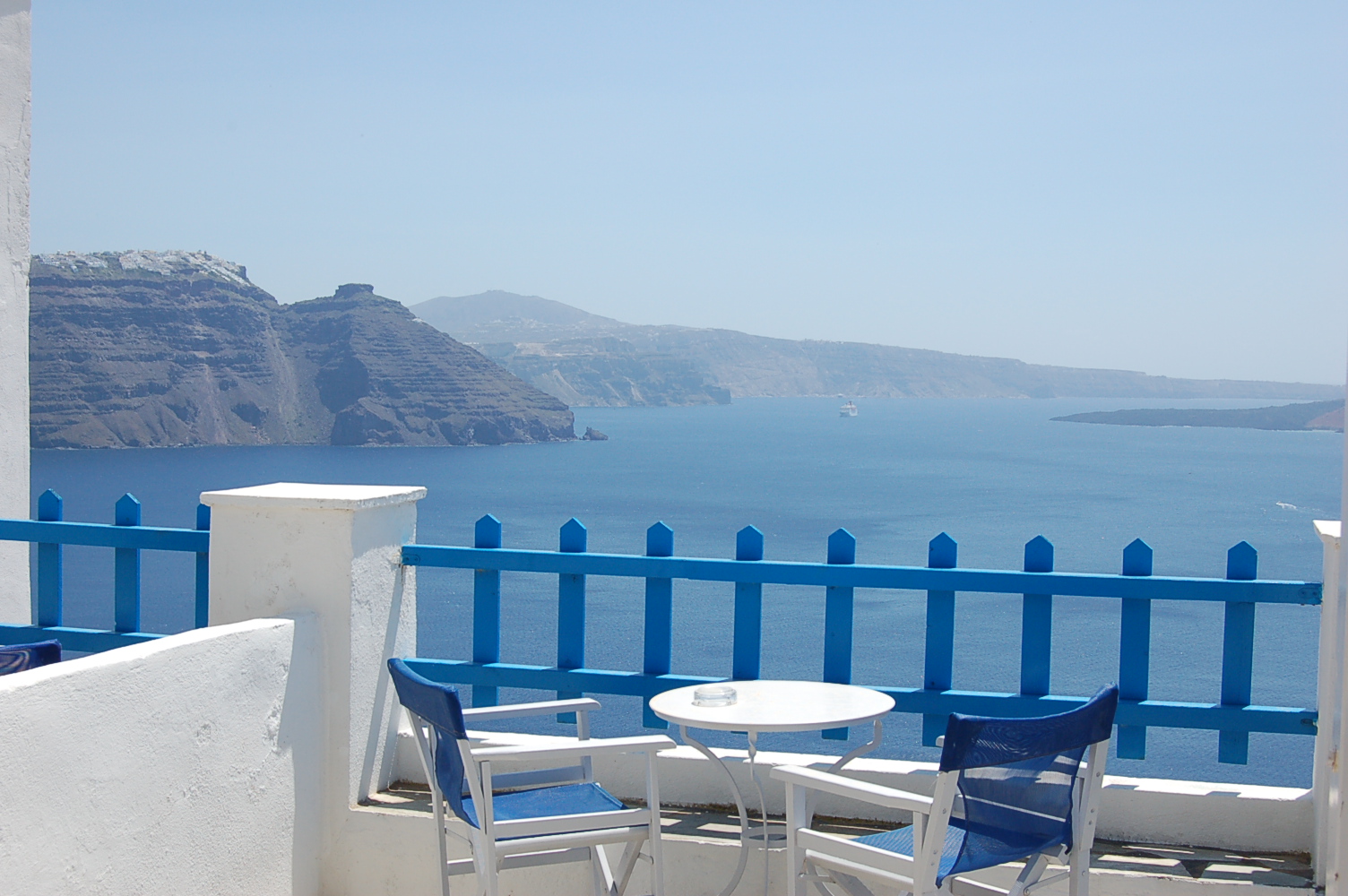 Mr & Mrs White Oia - Santorini