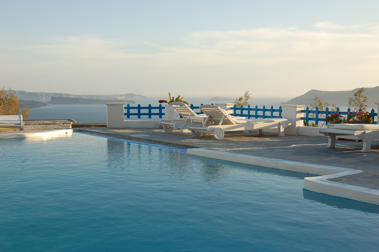 Mr & Mrs White Oia - Santorini
