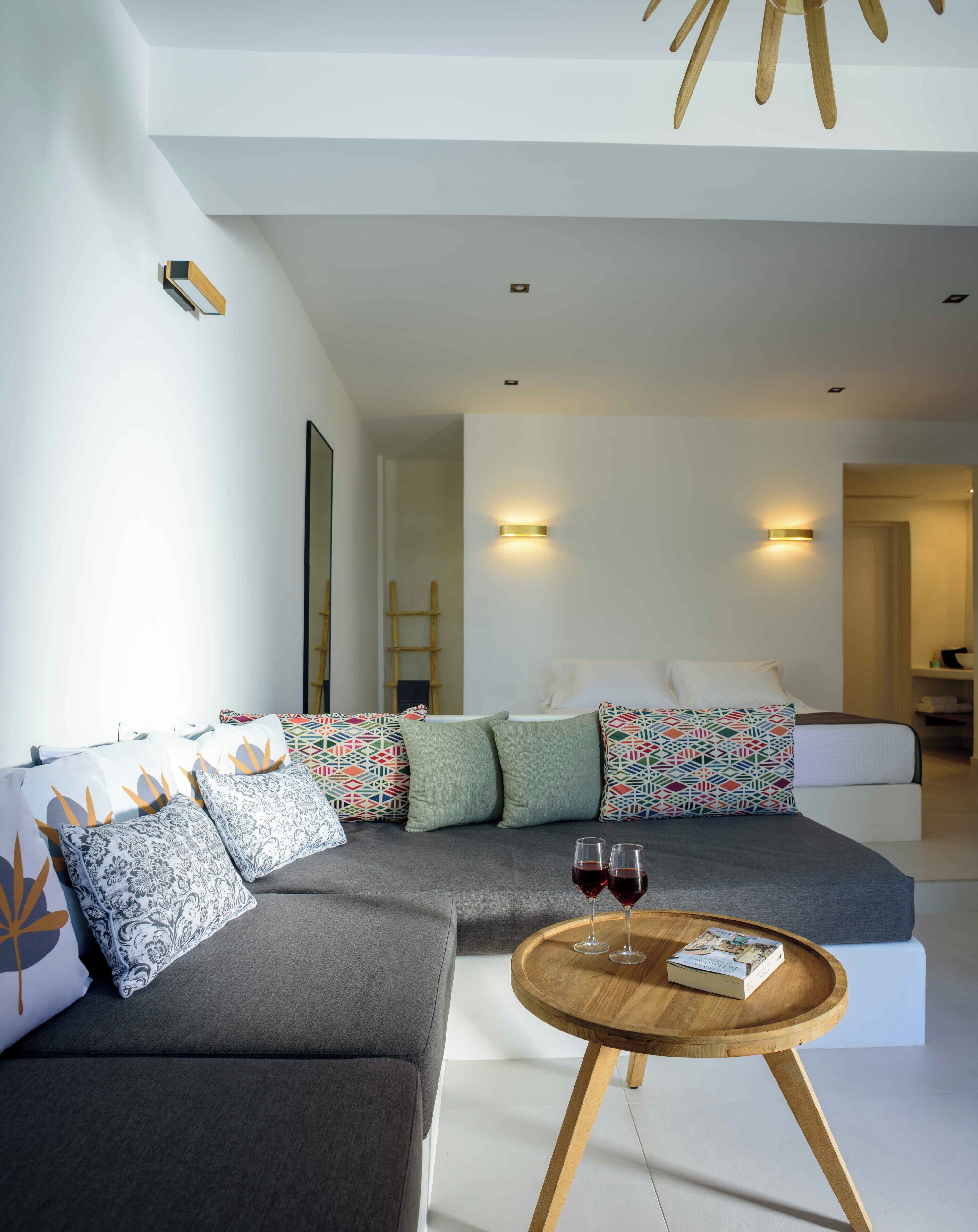 Ryolithos Suites