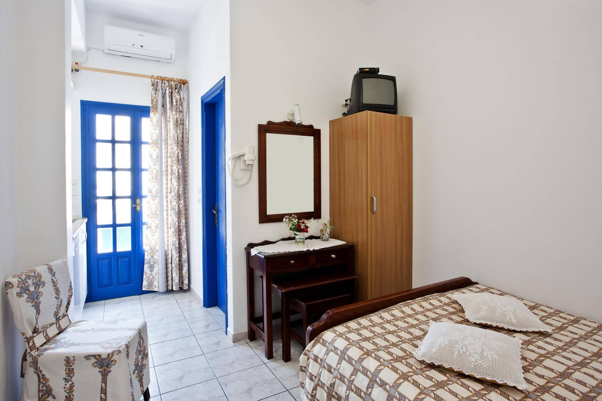 Ancient Thera Studios & Restaurant