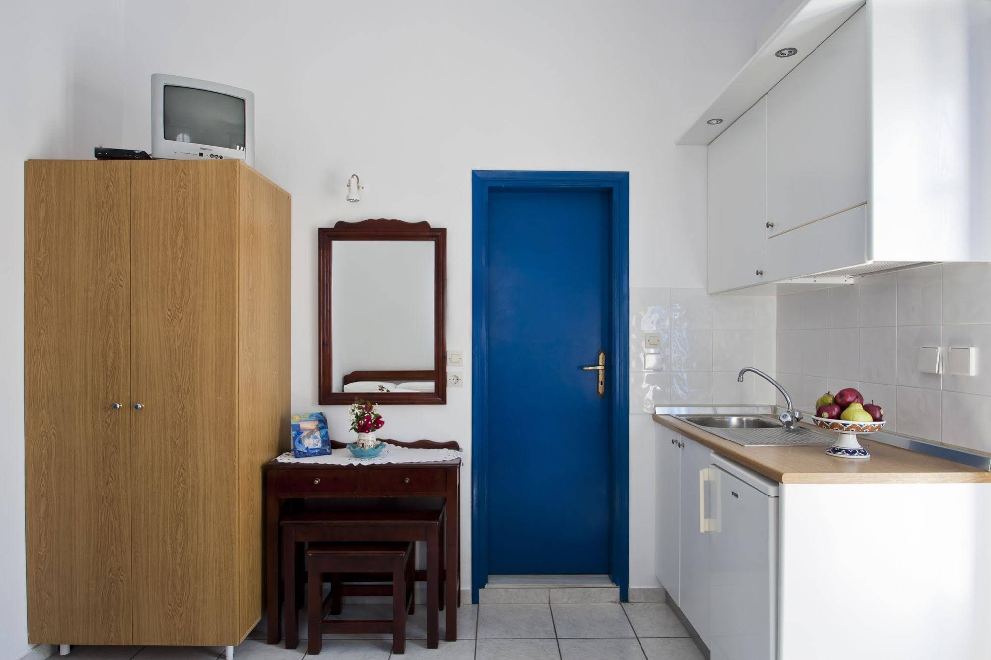 Ancient Thera Studios & Restaurant