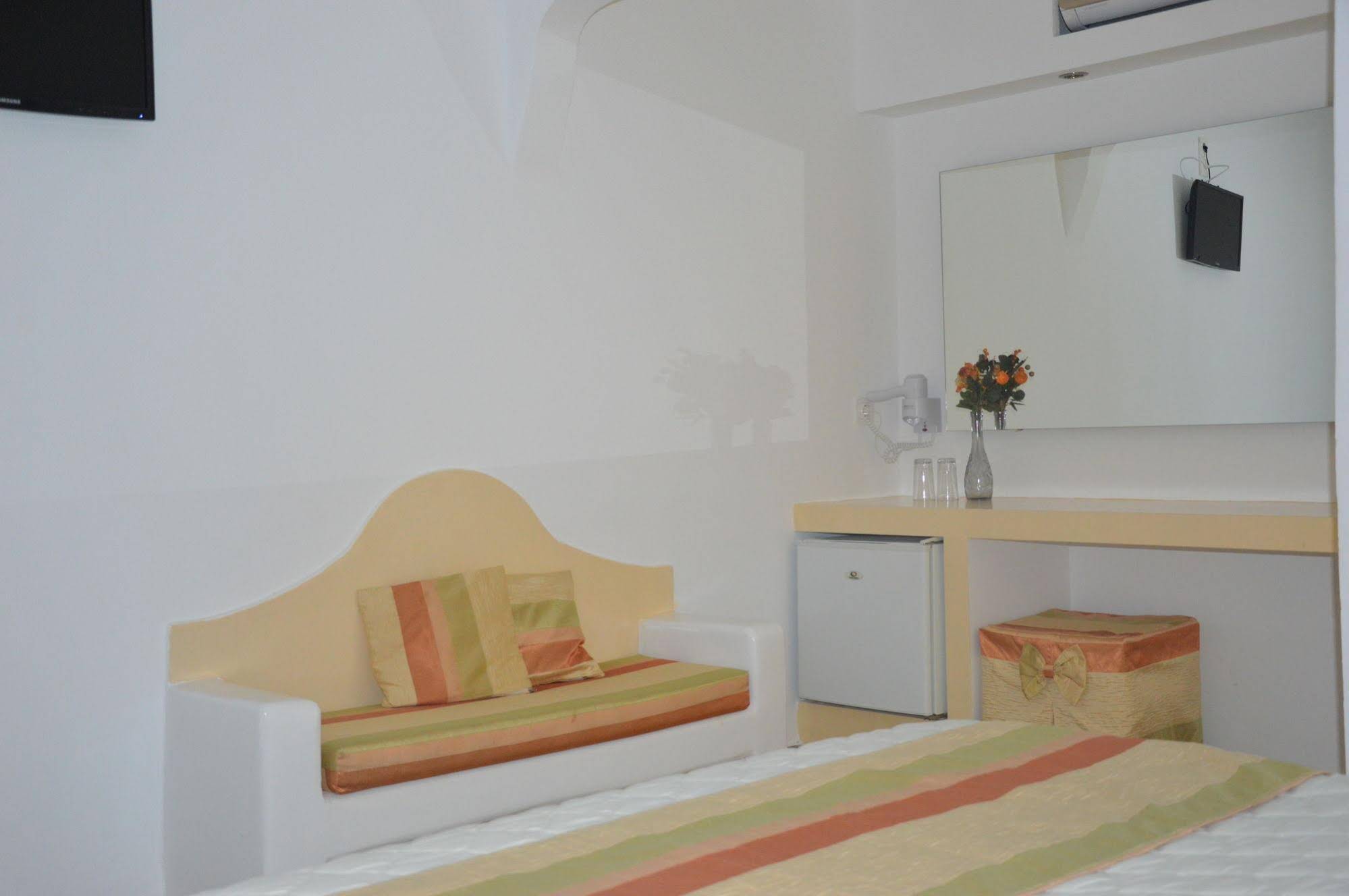 Pantheon Hotel