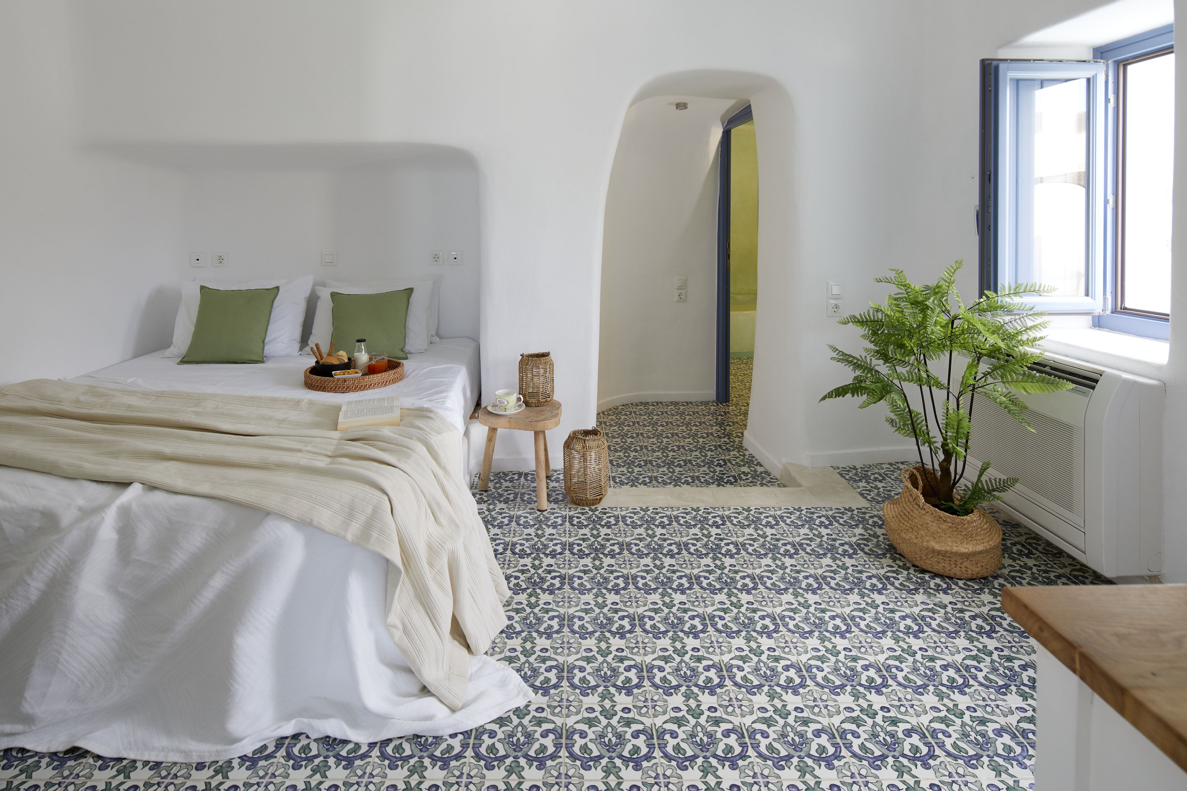 Luna Santorini Suites