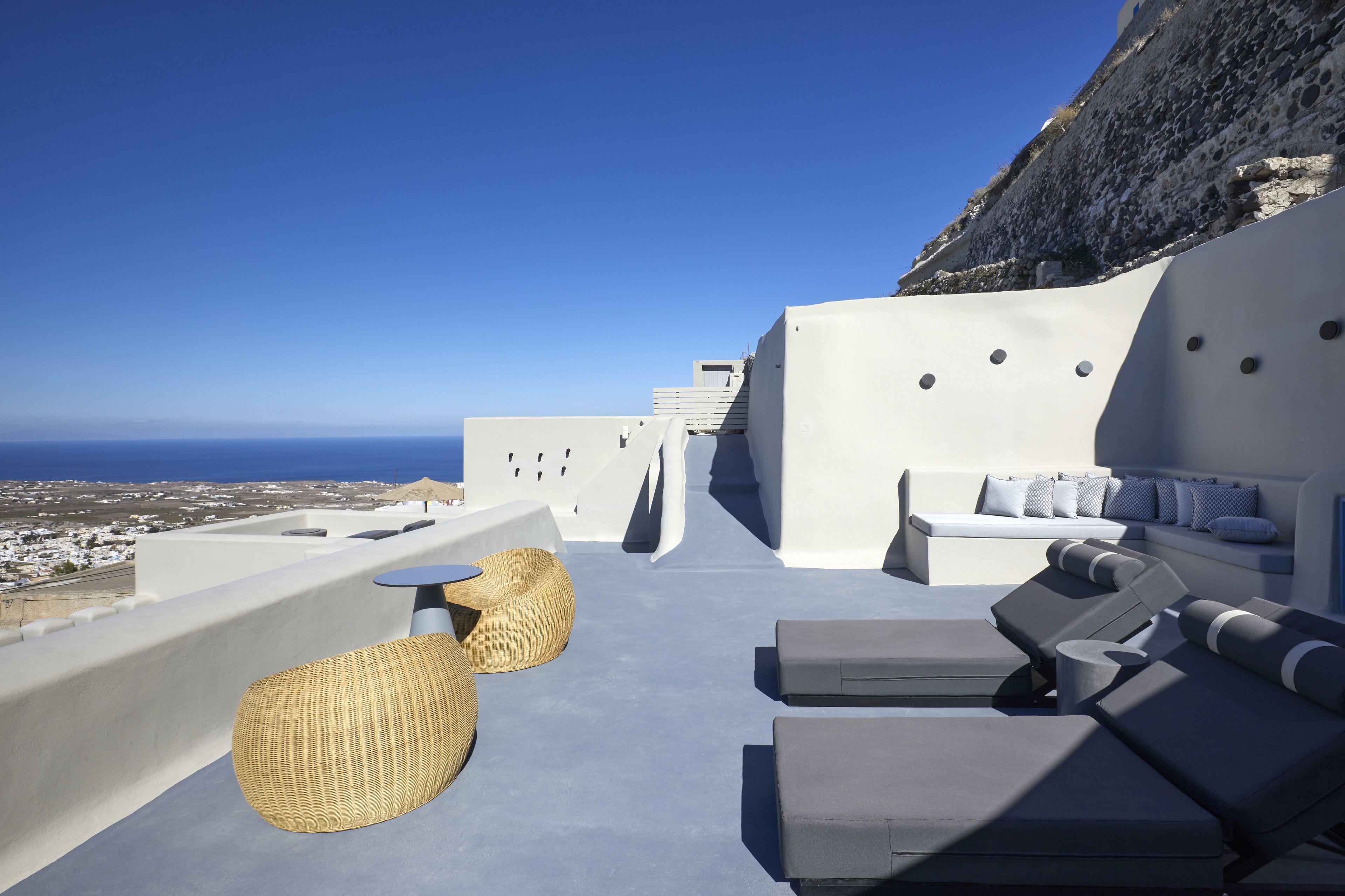 Luna Santorini Suites