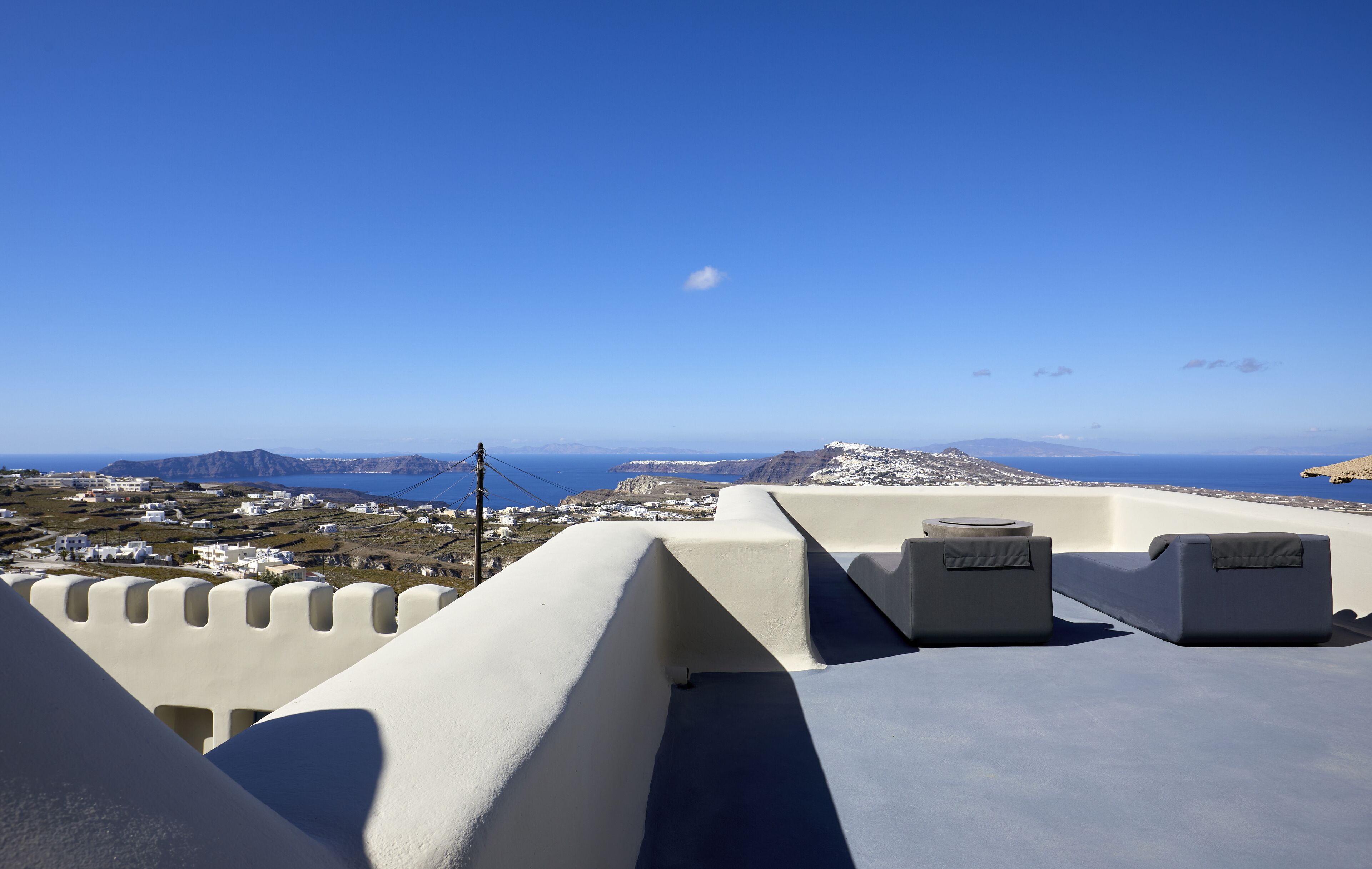 Luna Santorini Suites