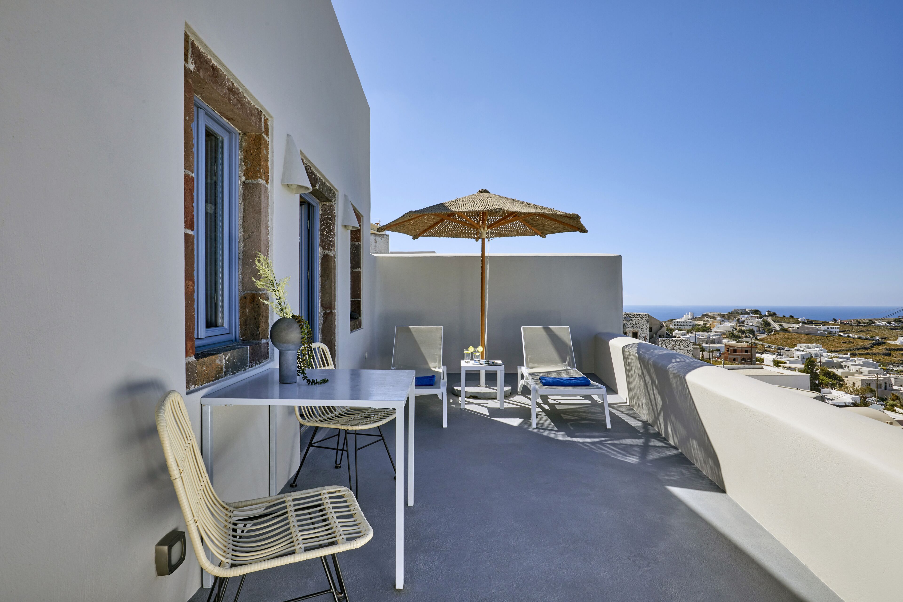 Luna Santorini Suites