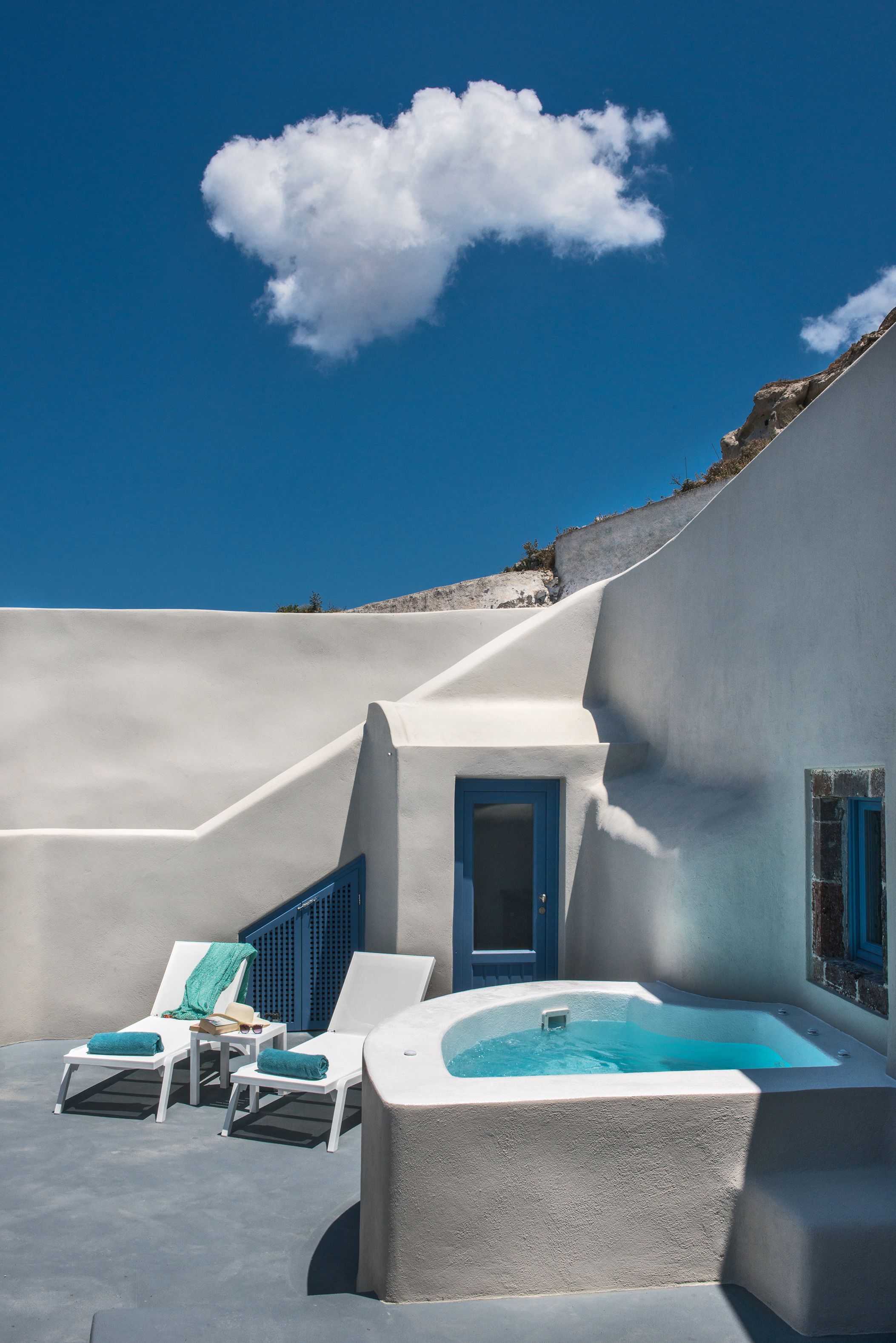 Luna Santorini Suites