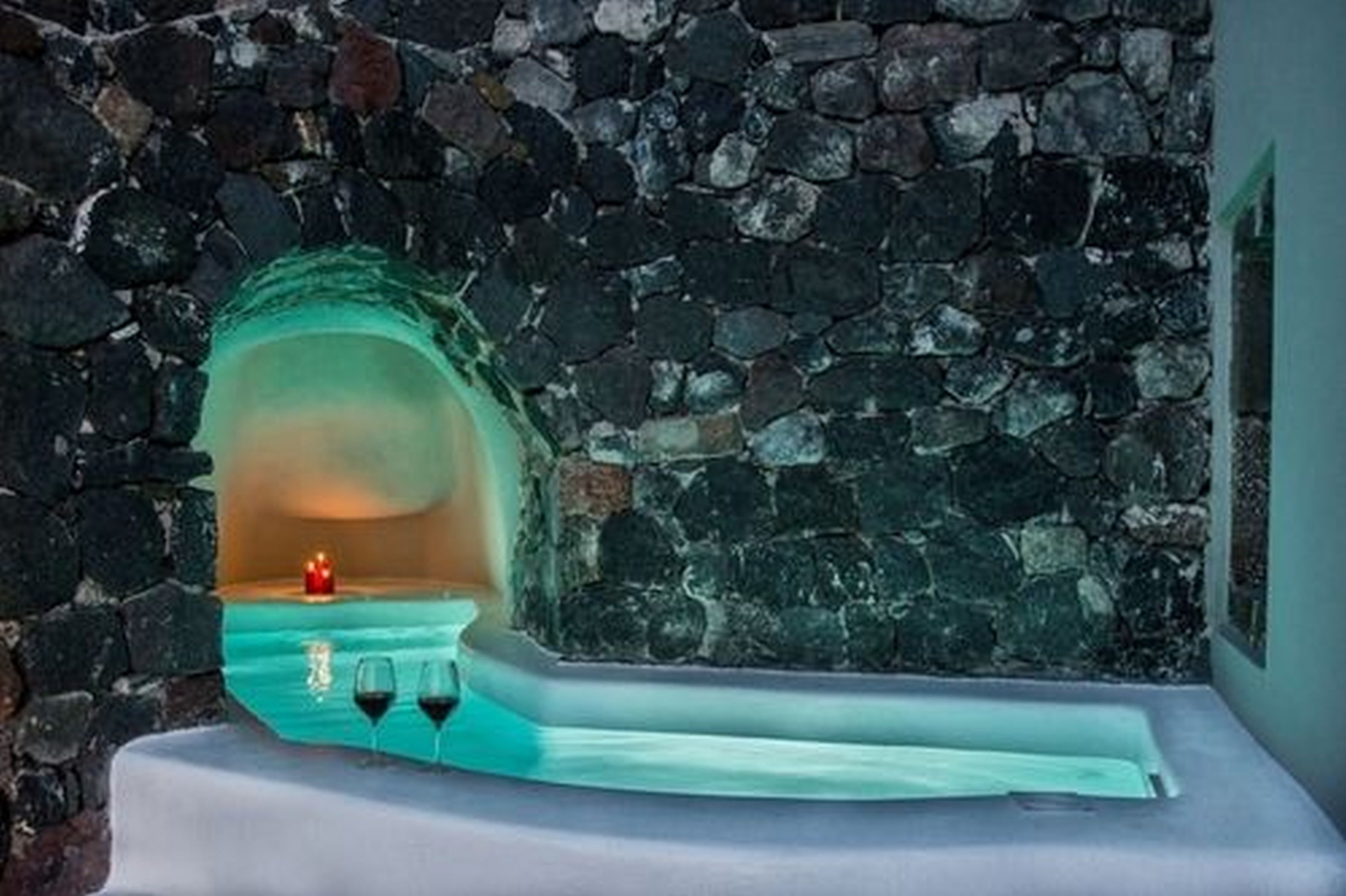 Luna Santorini Suites
