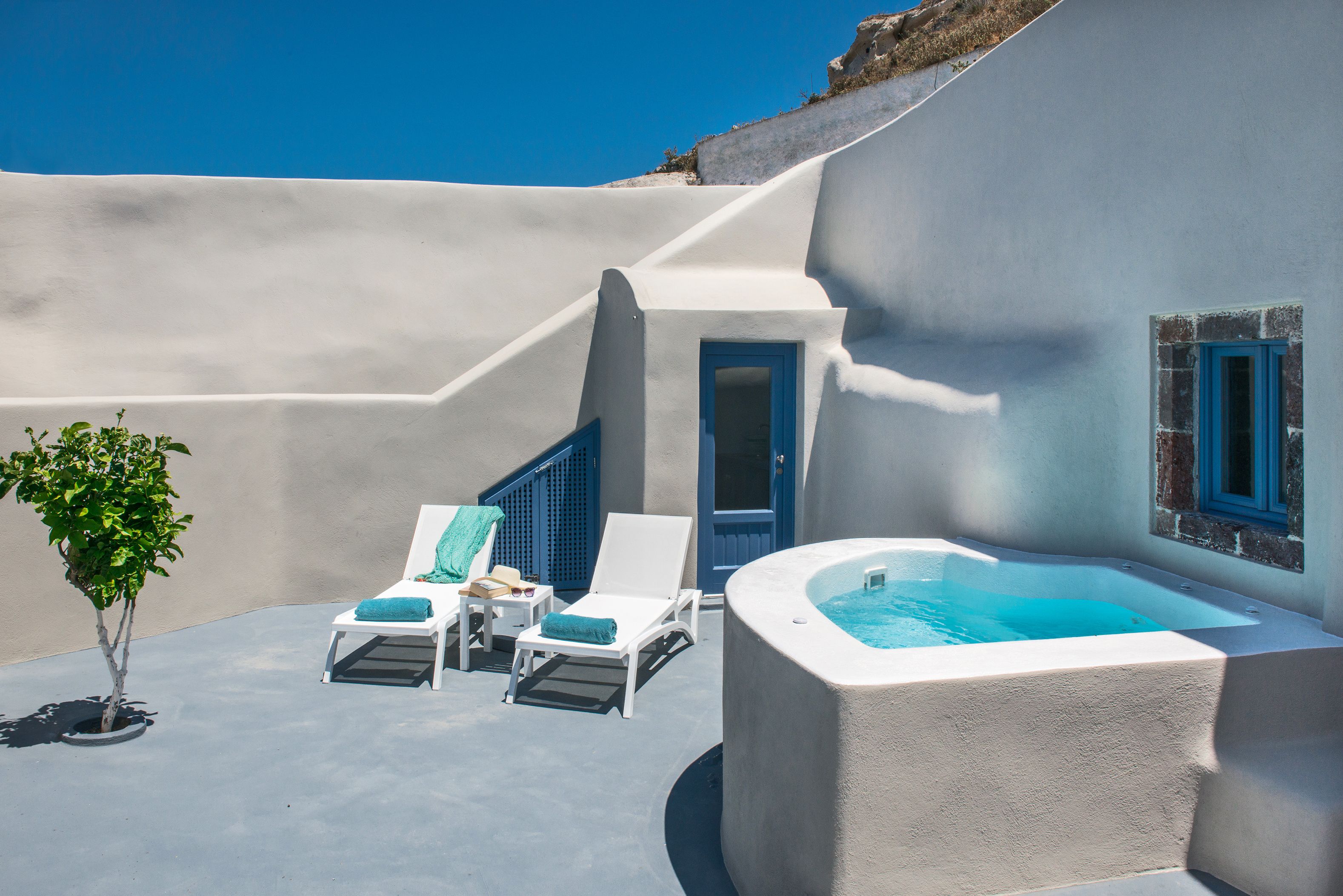 Luna Santorini Suites
