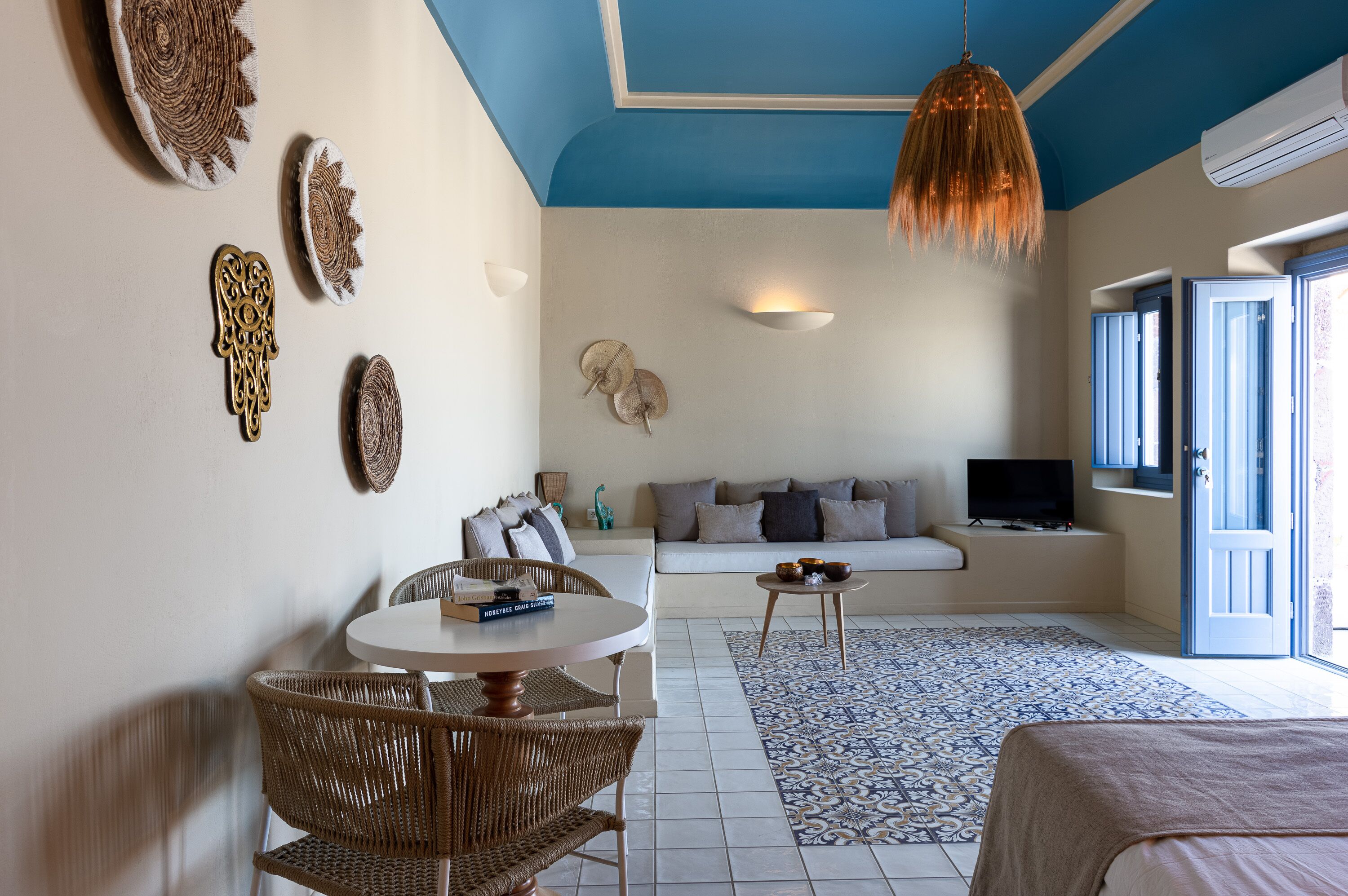 Luna Santorini Suites