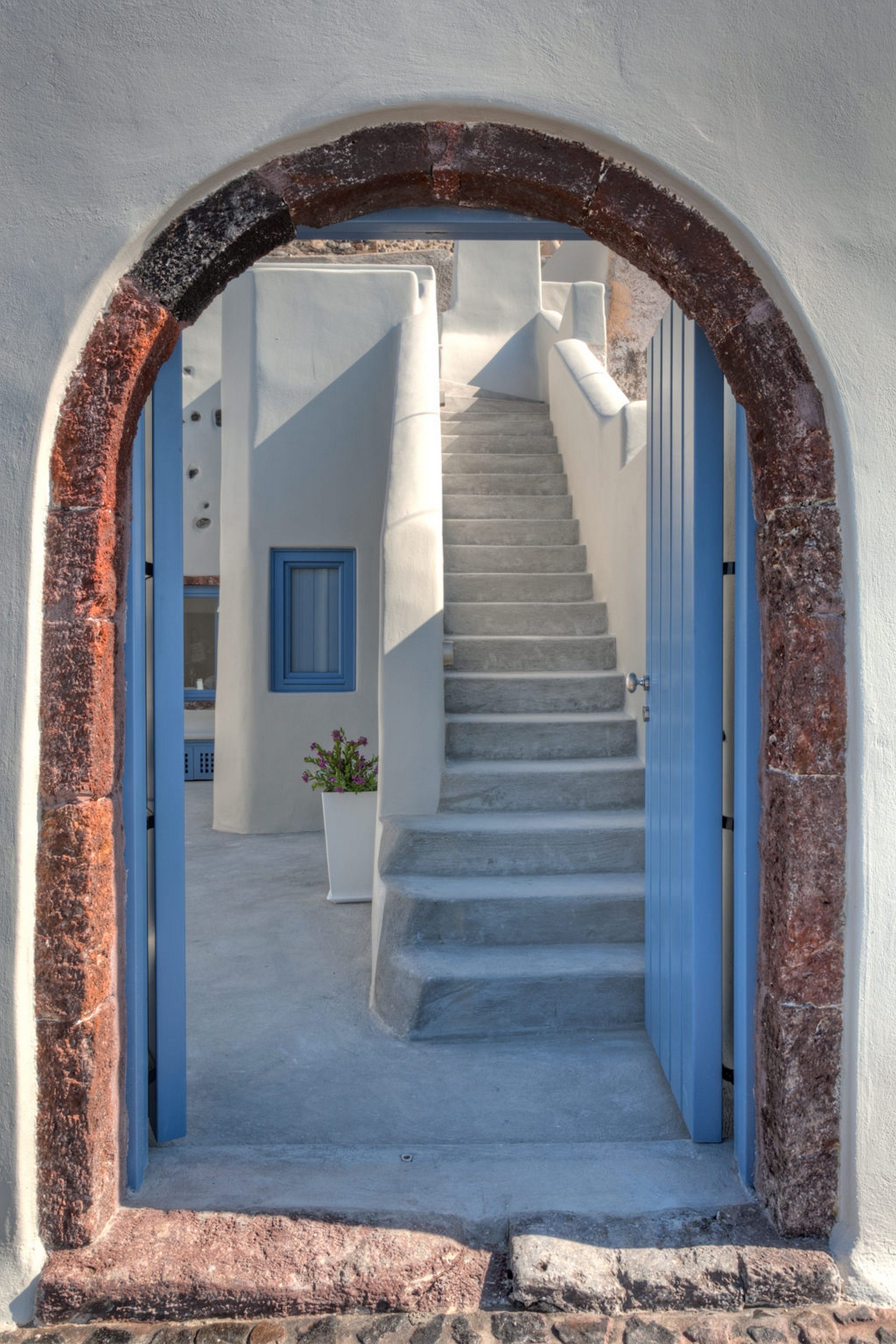 Luna Santorini Suites