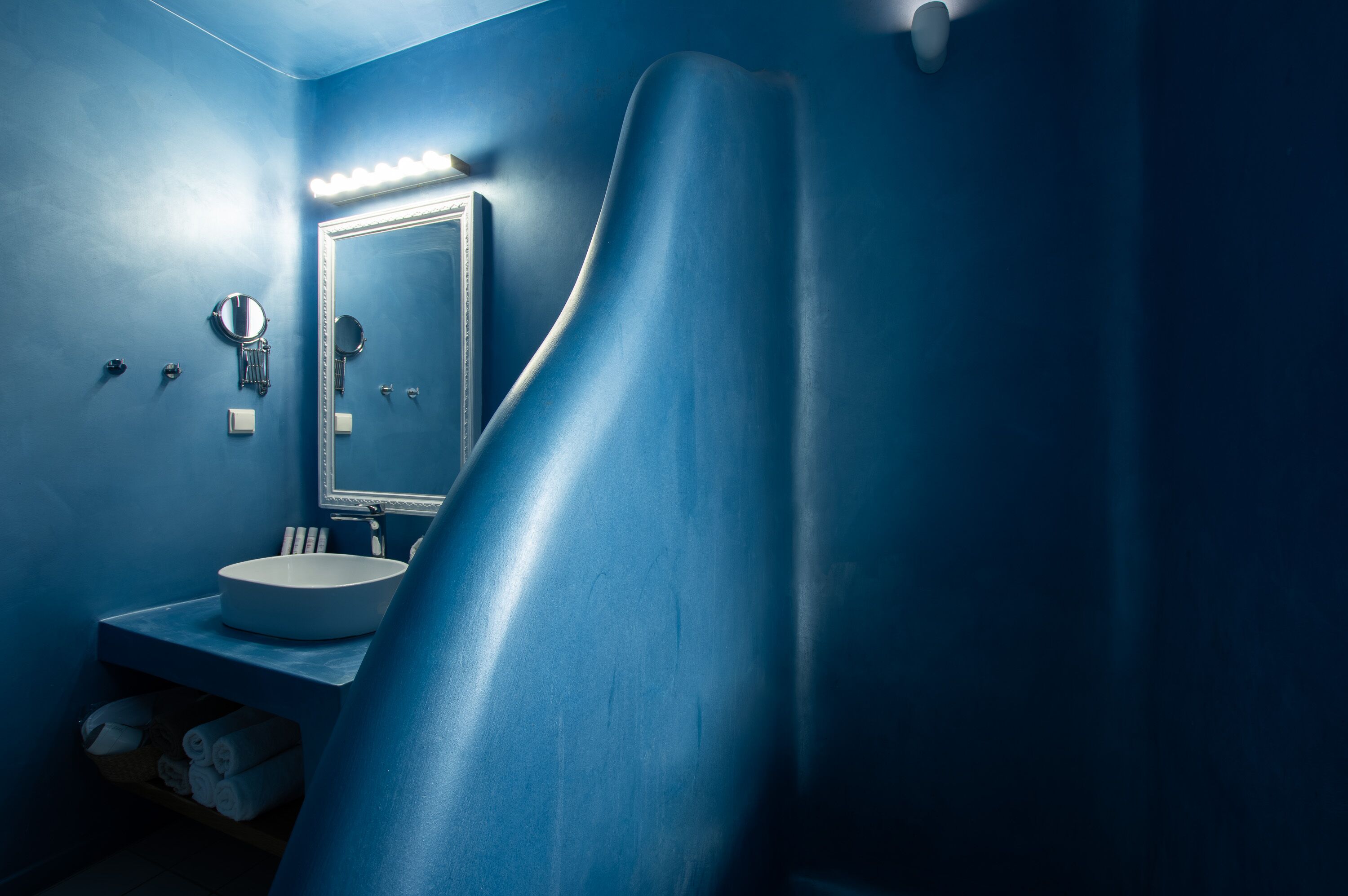Luna Santorini Suites