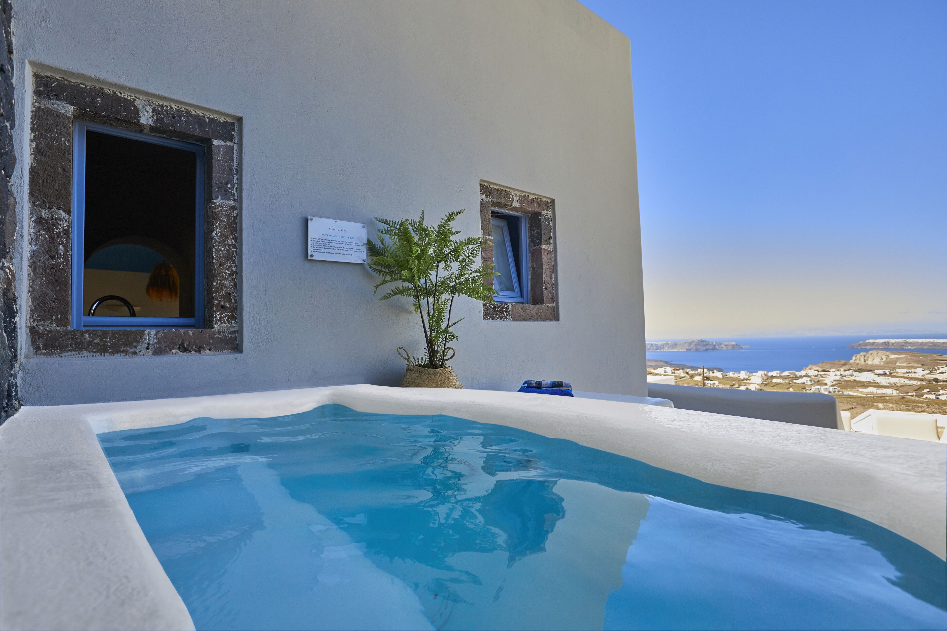 Luna Santorini Suites