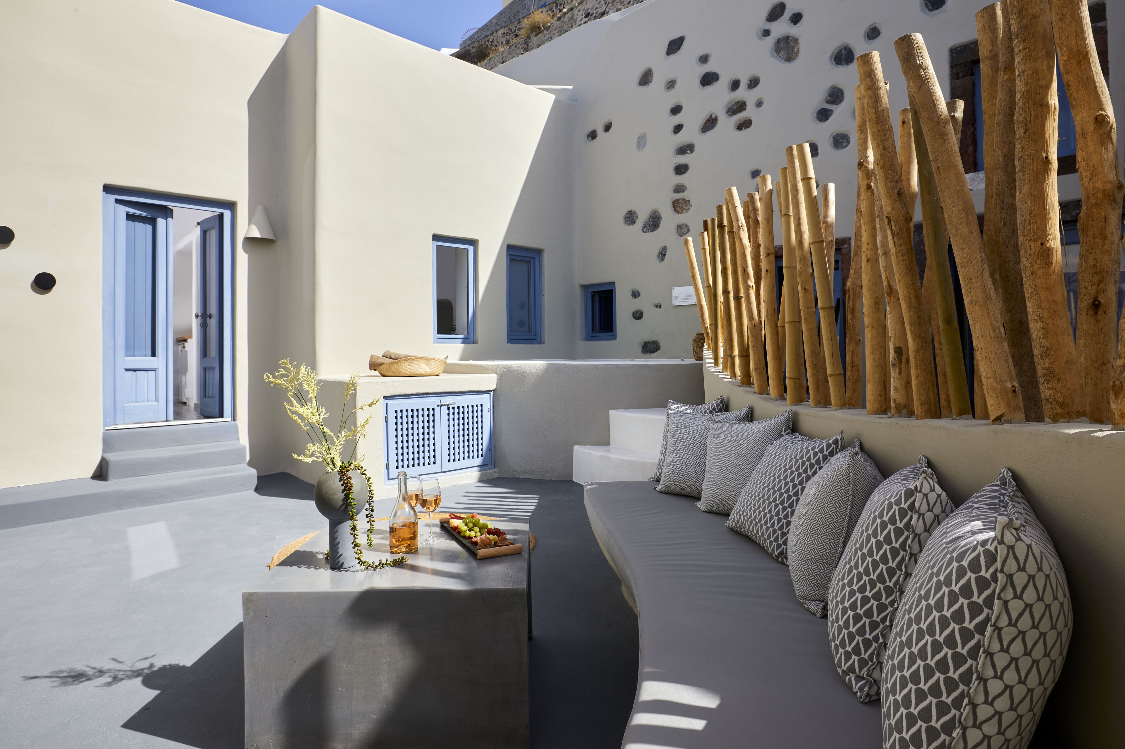 Luna Santorini Suites