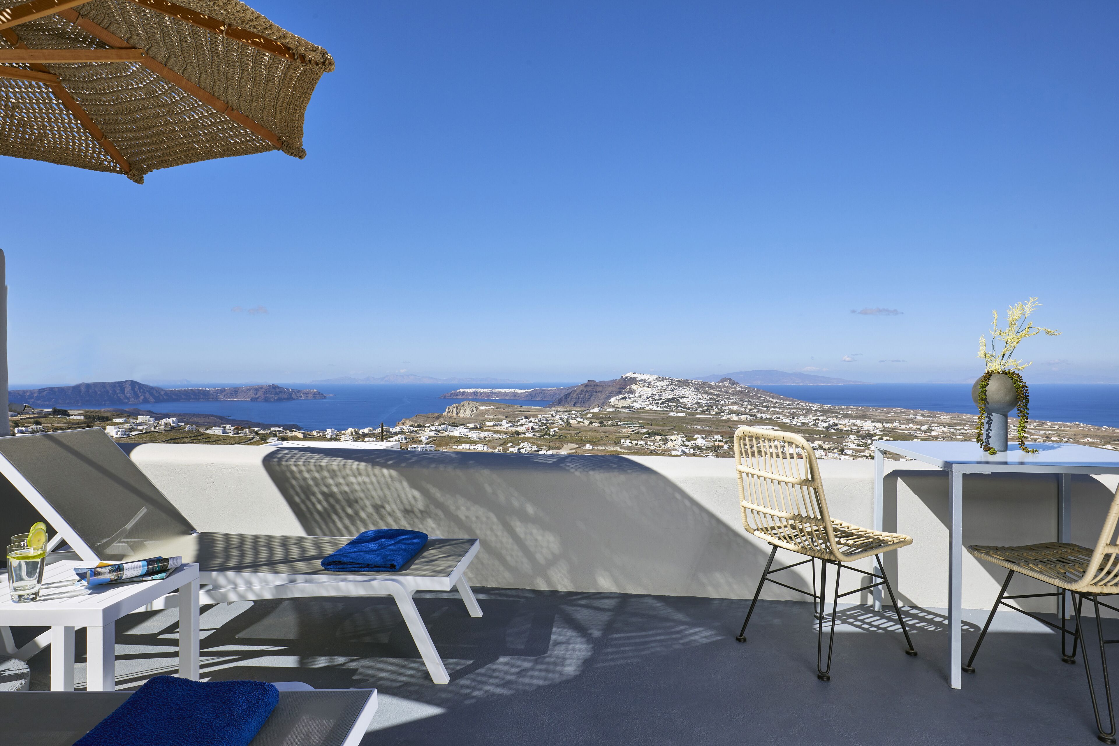 Luna Santorini Suites