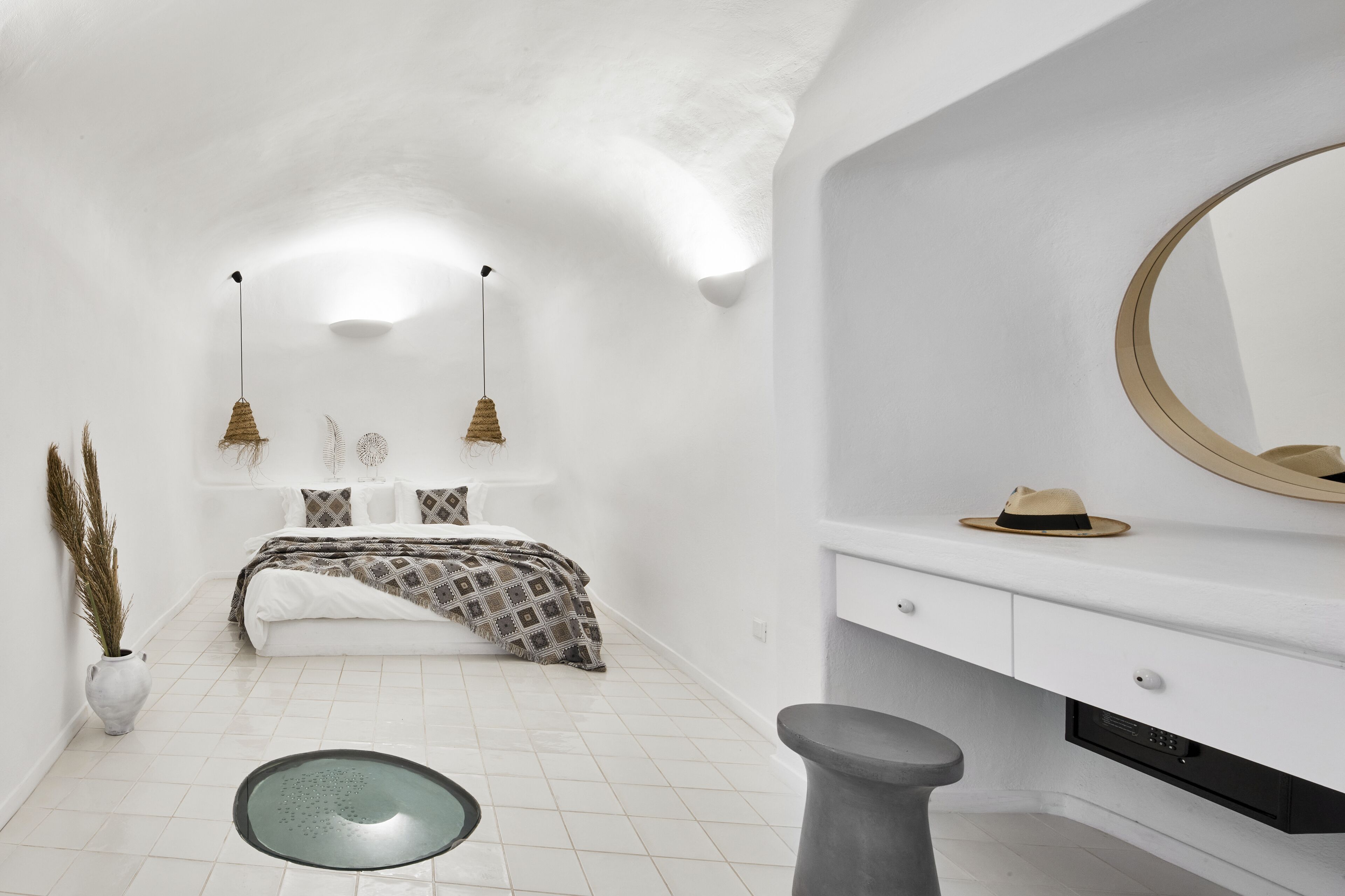 Luna Santorini Suites