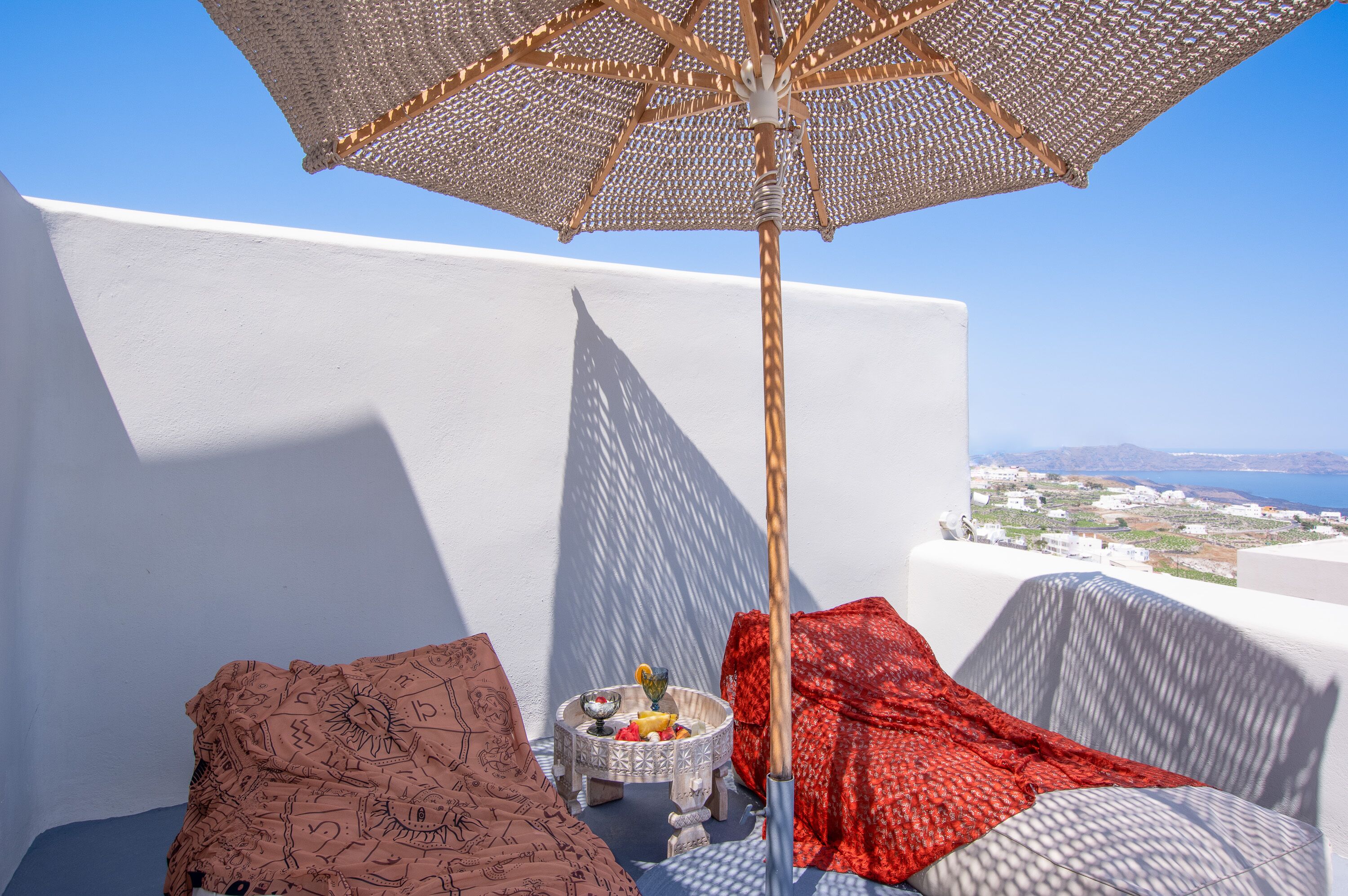 Luna Santorini Suites